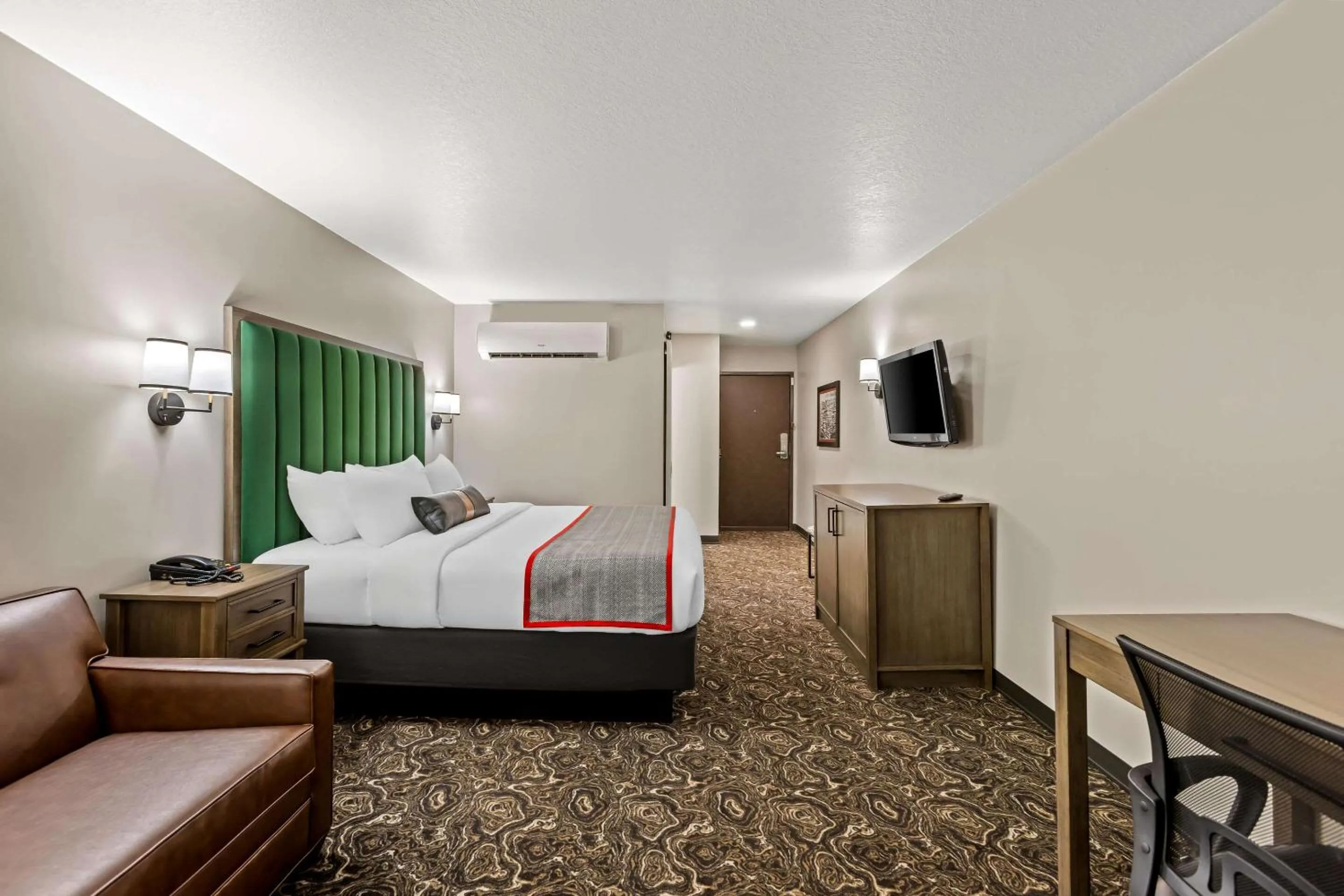 Bedroom in Lumber Jack Lodge, Ascend Hotel Collection