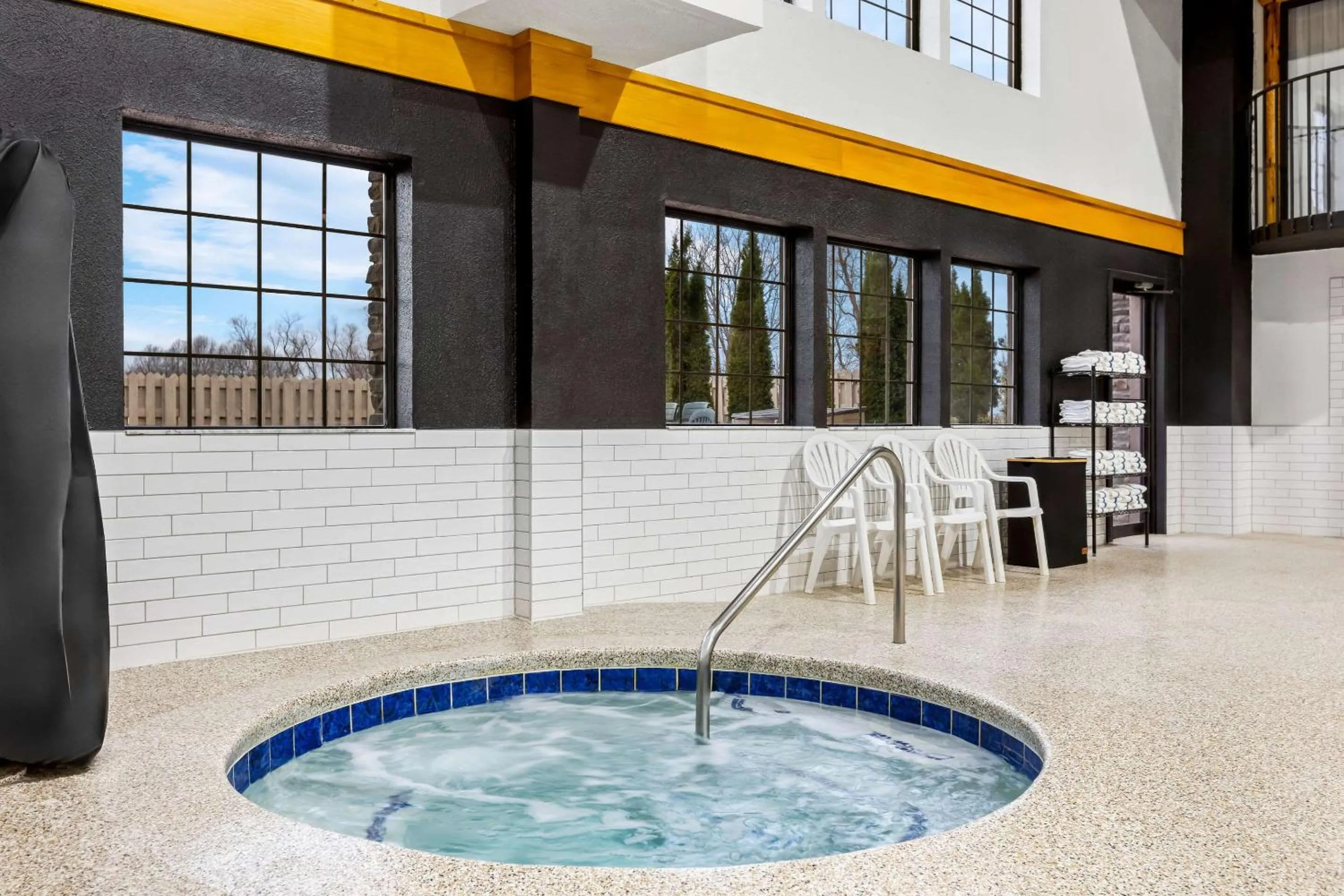 Swimming pool in Lumber Jack Lodge, Ascend Hotel Collection