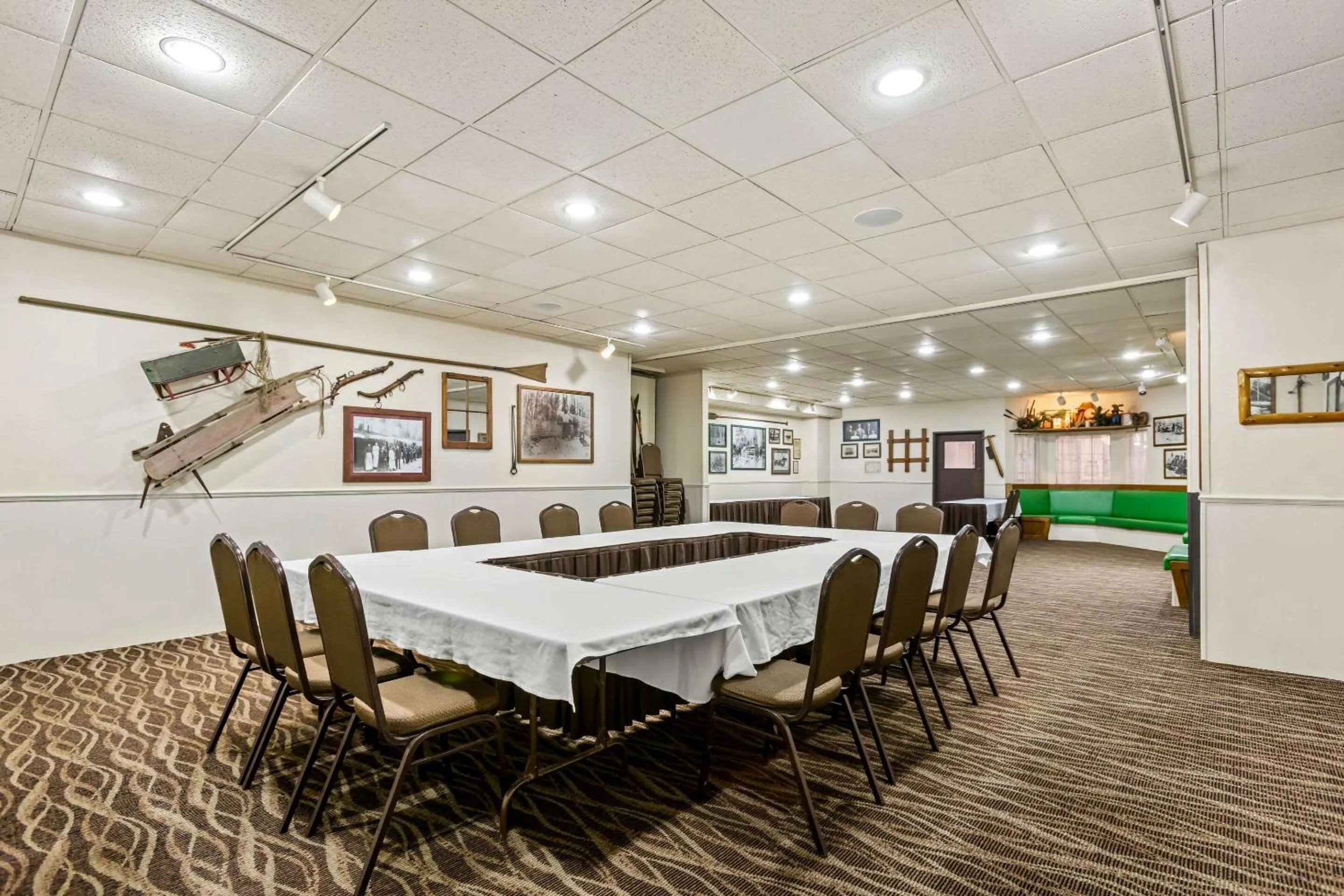 Meeting/conference room in Lumber Jack Lodge, Ascend Hotel Collection