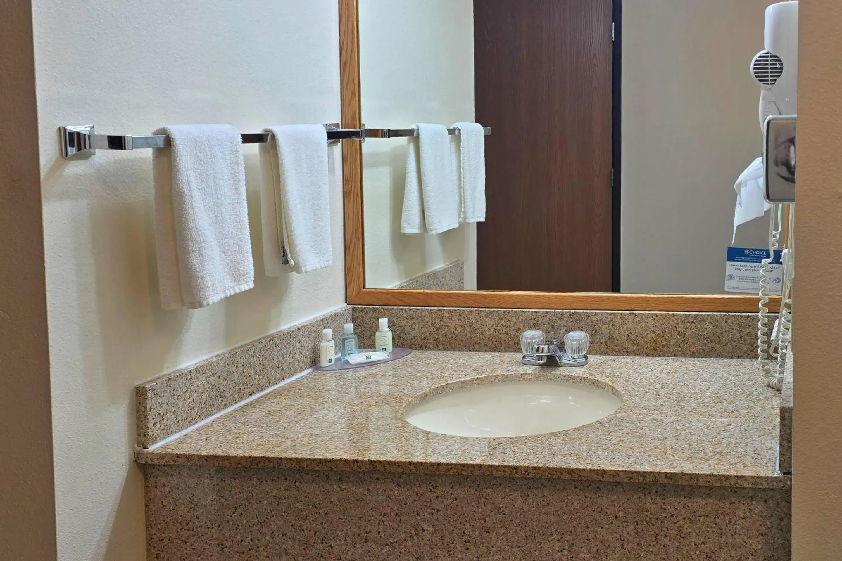 Bedroom in Quality Inn Durand I-69 Bedroom in Quality Inn Durand I-69