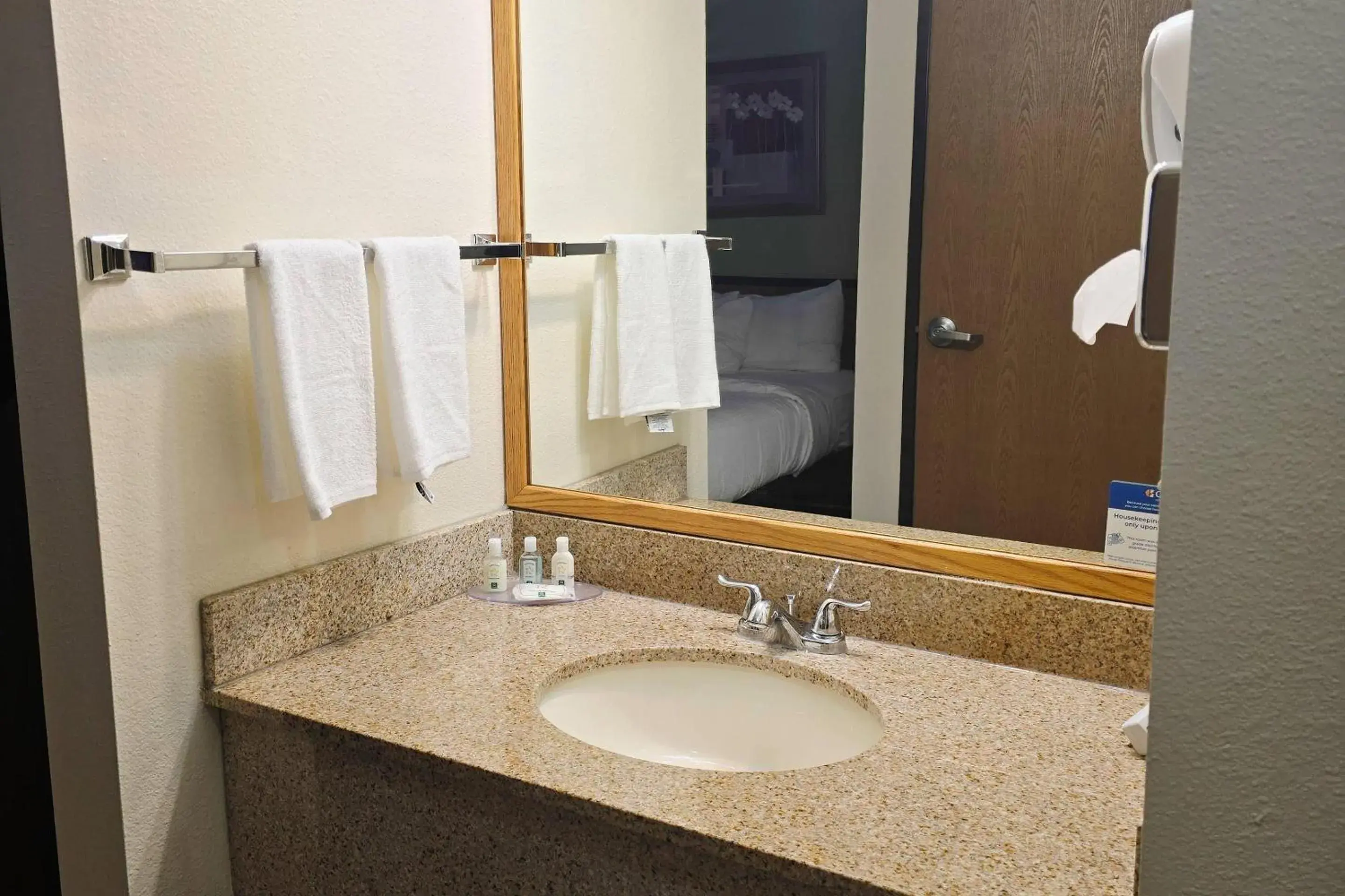 Bedroom in Quality Inn Durand I-69 Bedroom in Quality Inn Durand I-69