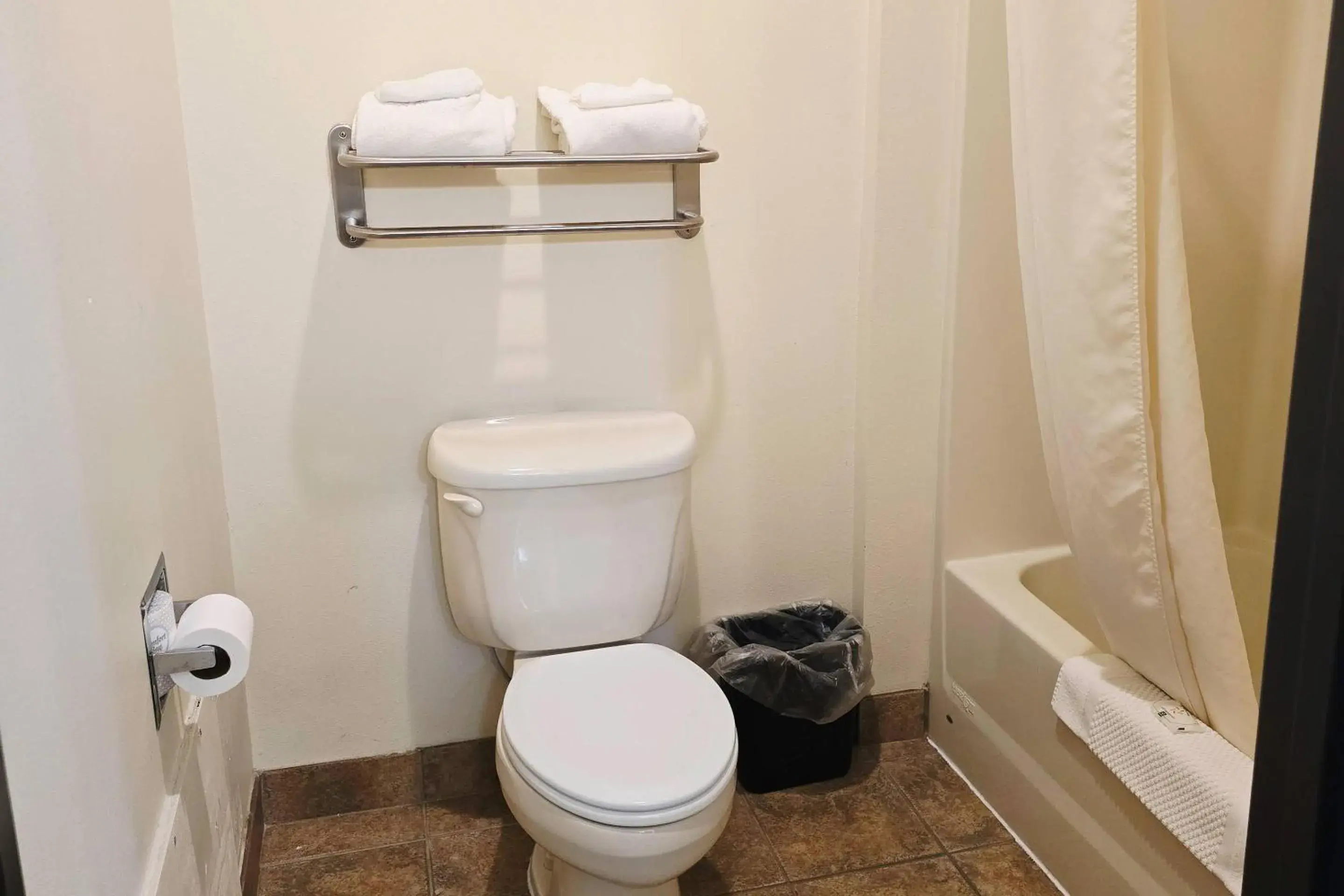 Bedroom in Quality Inn Durand I-69 Bedroom in Quality Inn Durand I-69