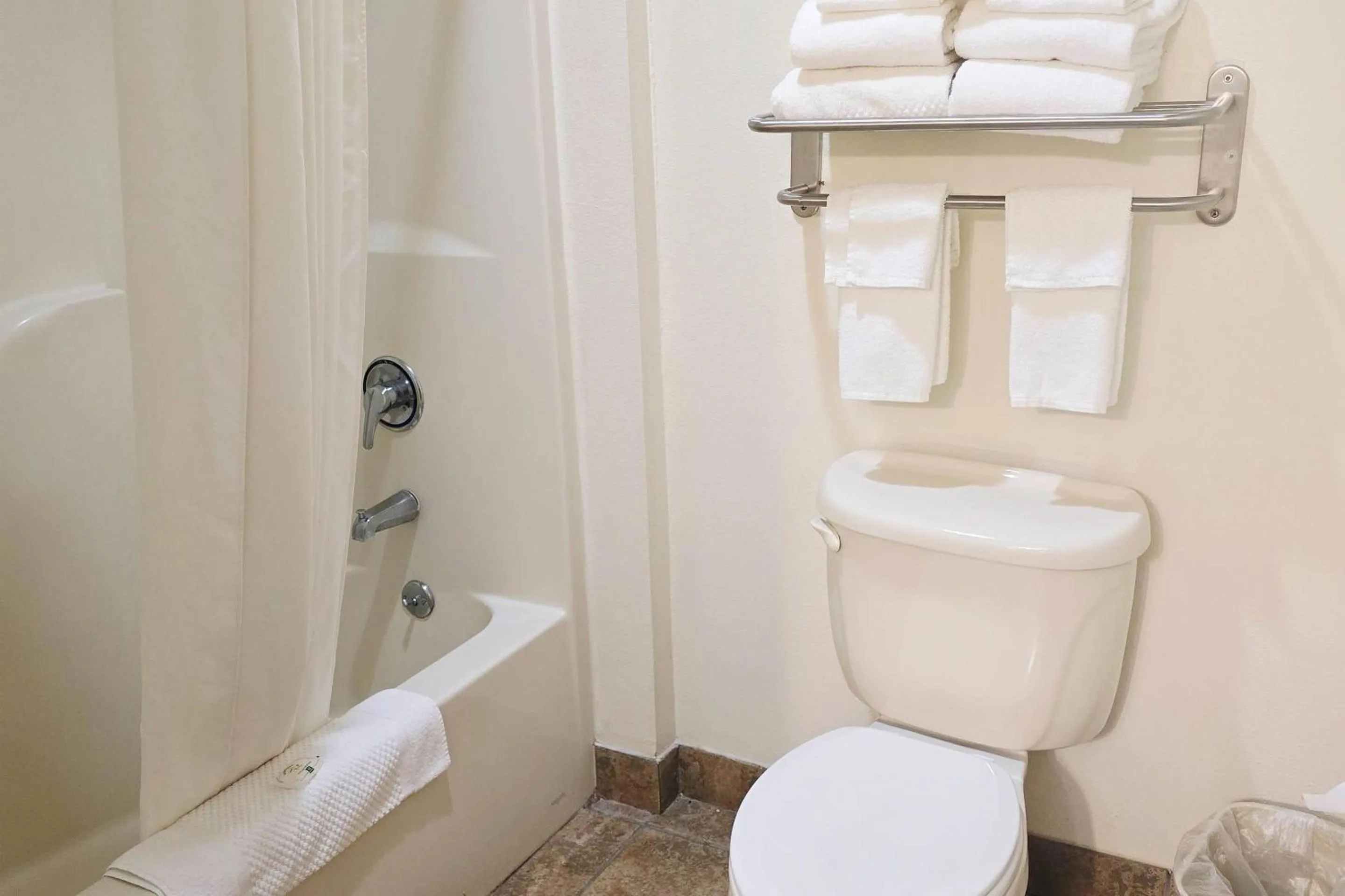 Bedroom in Quality Inn Durand I-69