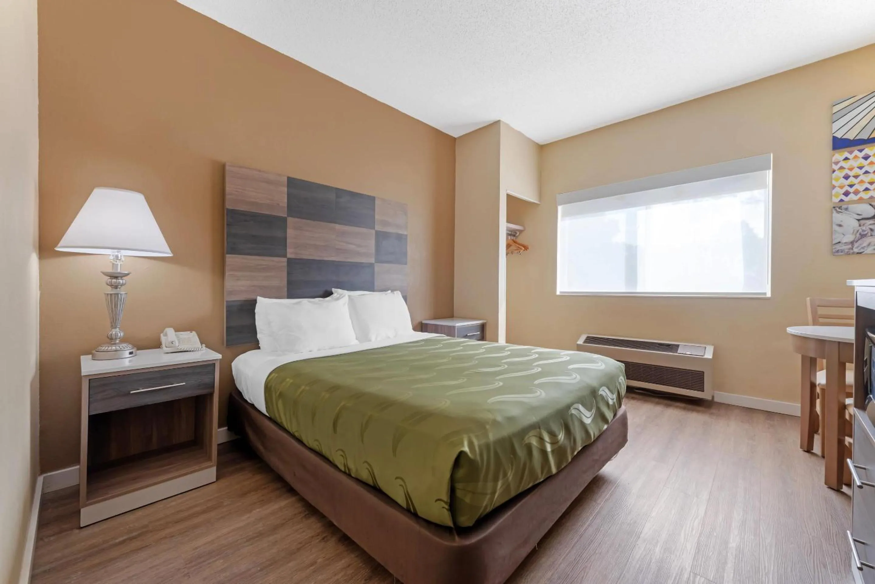 Bedroom, Bed in Quality Inn Bemidji