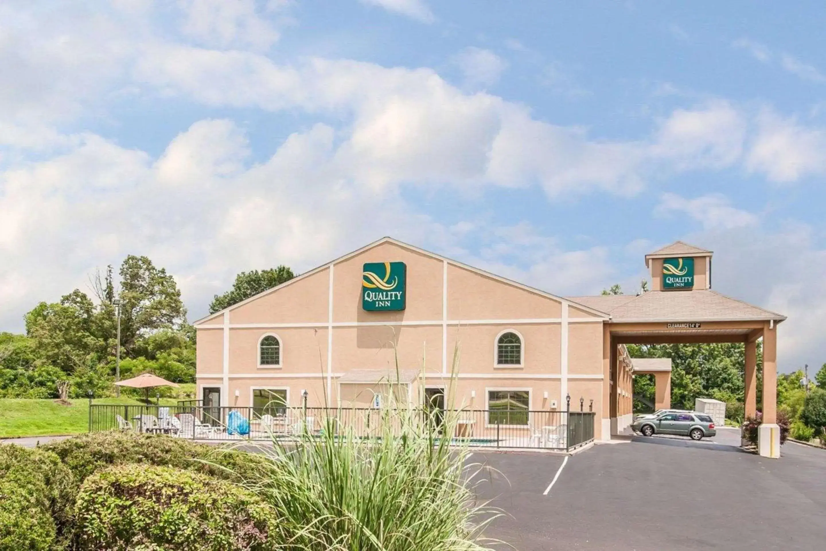 Facade/entrance in Quality Inn Savannah South Facade/entrance in Quality Inn Savannah South