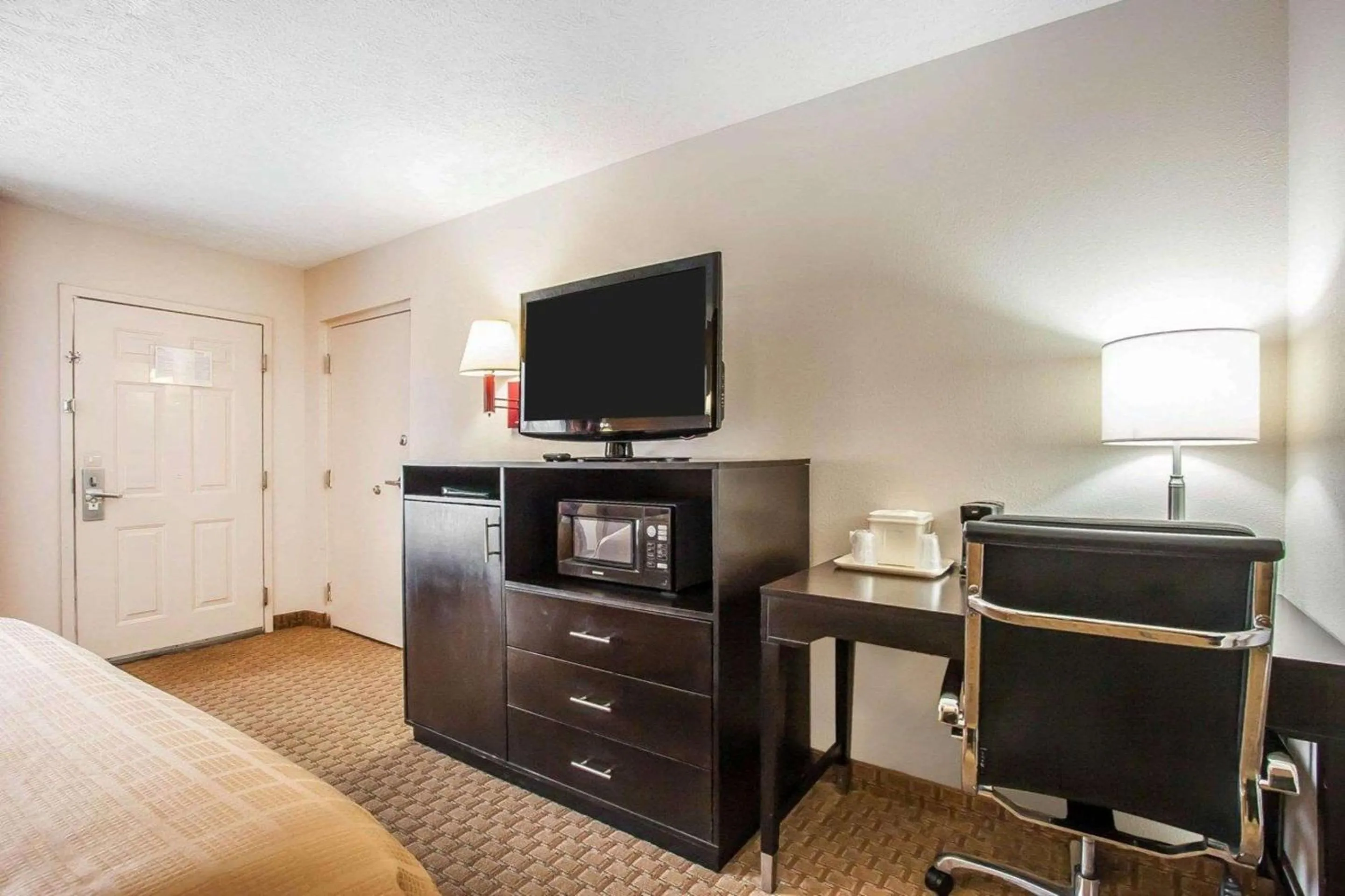 Photo of the whole room, Bed in Quality Inn Savannah South