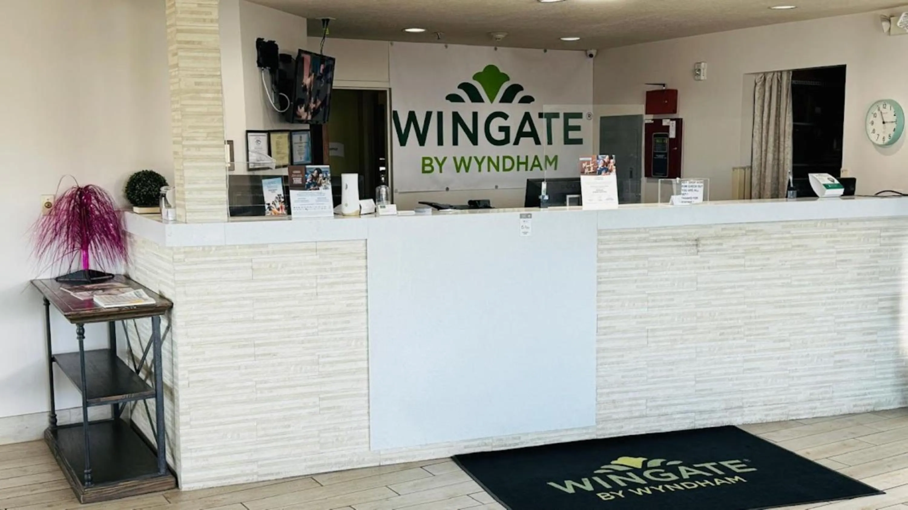 Lobby or reception in Wingate by Wyndham Beaver I-15