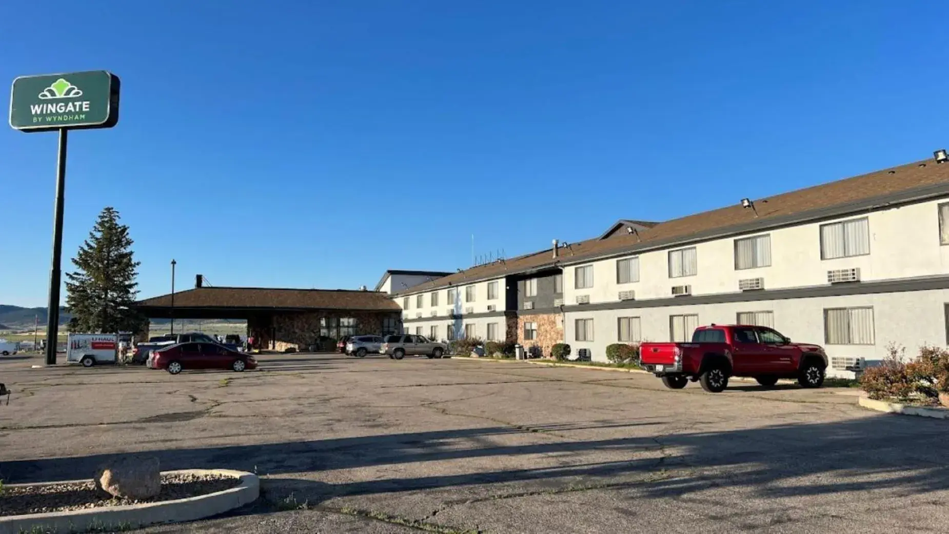 Property building in Wingate by Wyndham Beaver I-15 Property building in Wingate by Wyndham Beaver I-15