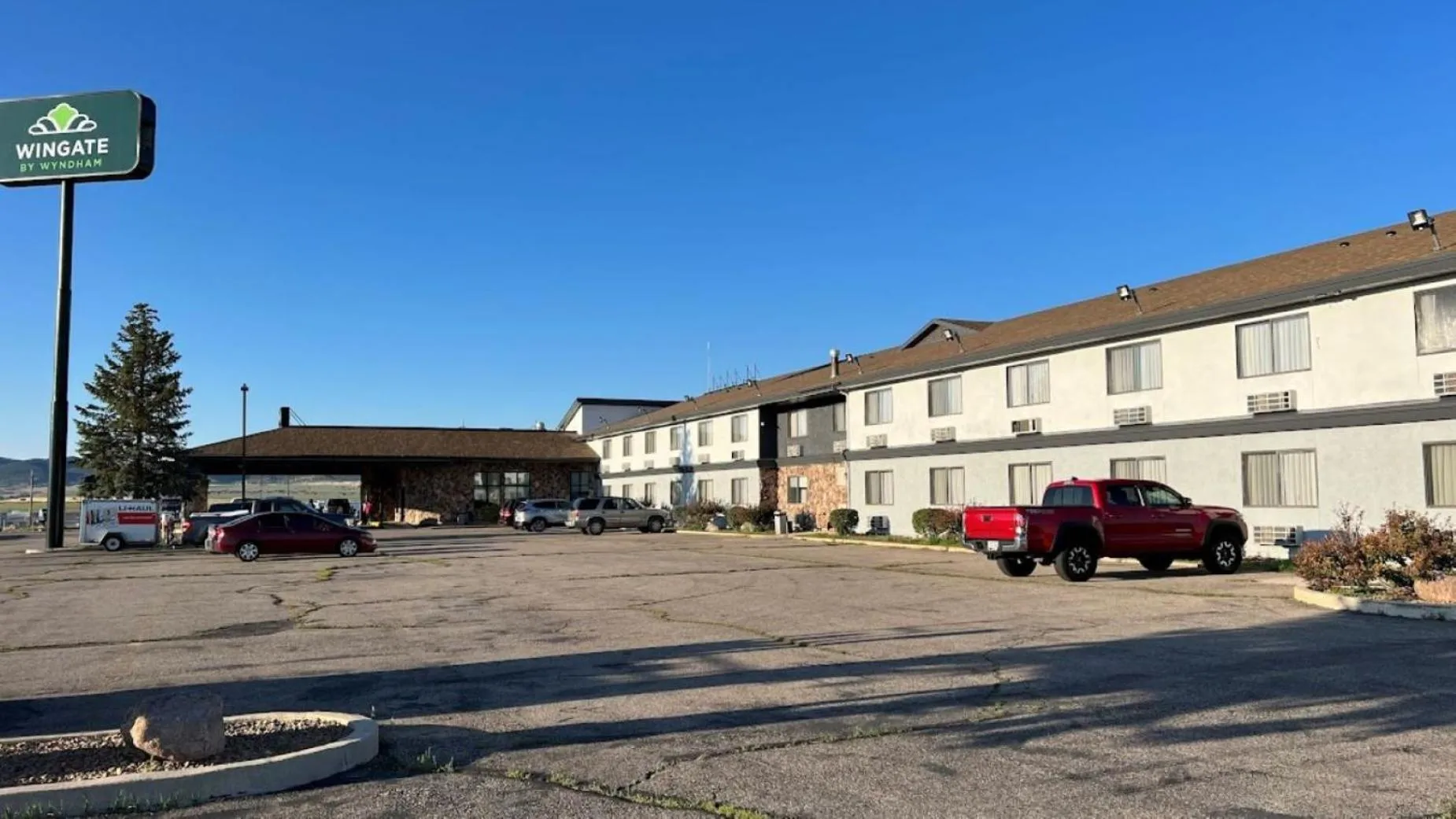 Property building in Wingate by Wyndham Beaver I-15