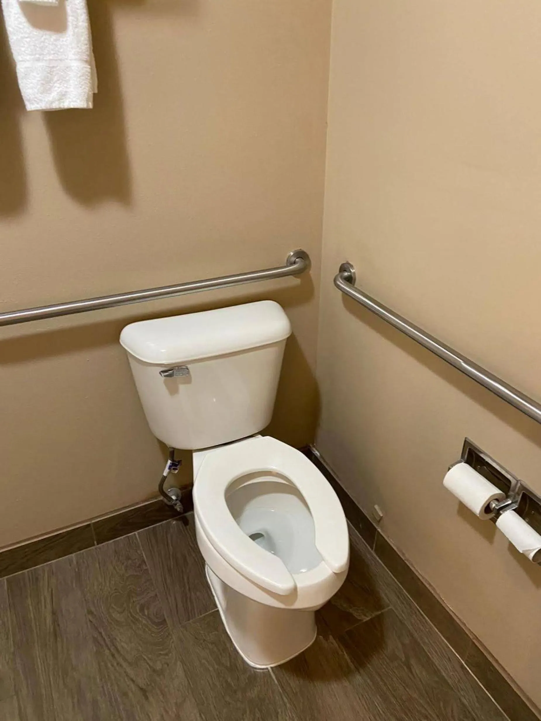 Shower in Wingate by Wyndham Beaver I-15