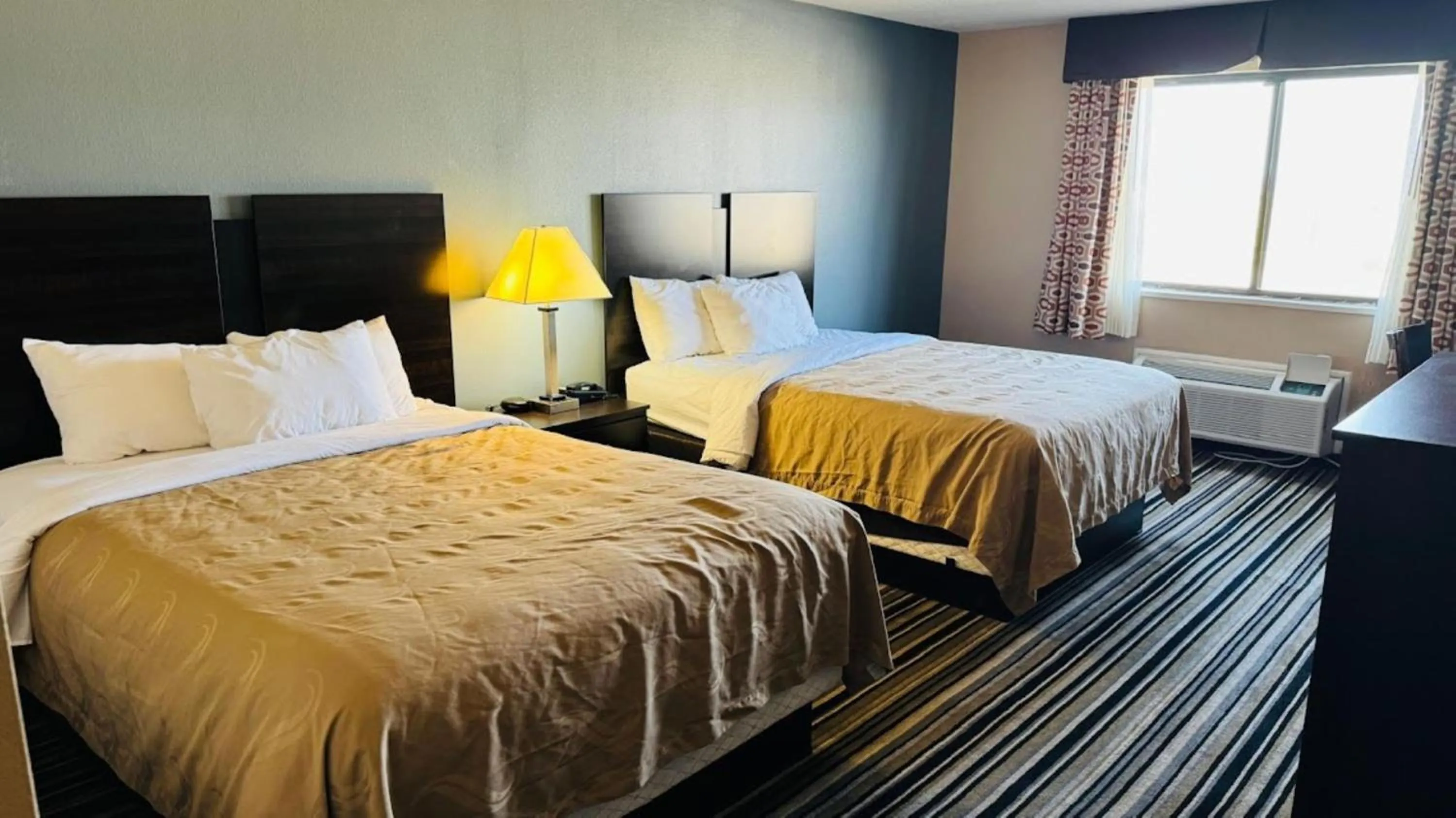 Bed in Wingate by Wyndham Beaver I-15