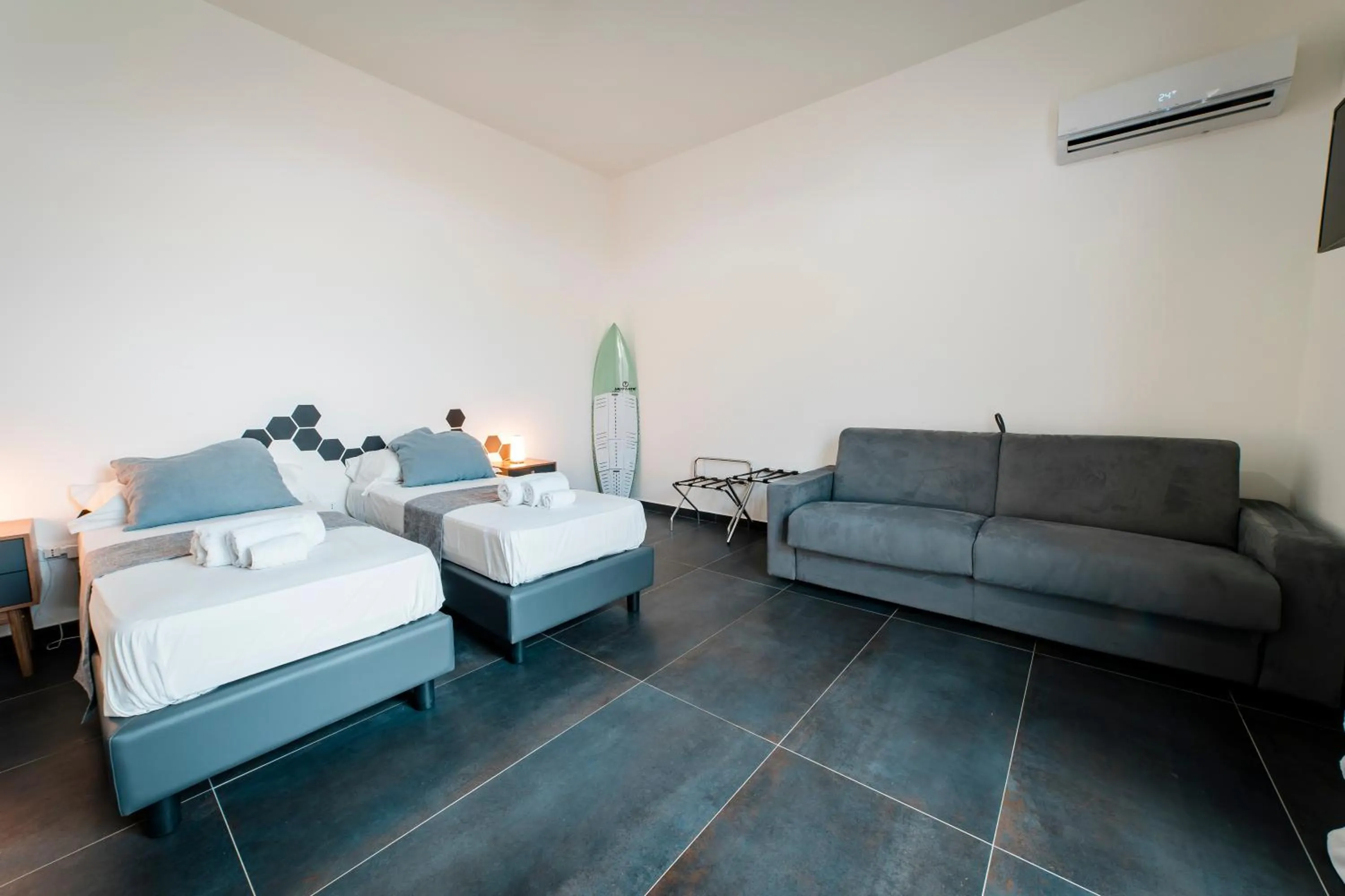 Bed in Sunset Wave - STAGNONE KITESURF VILLAGE