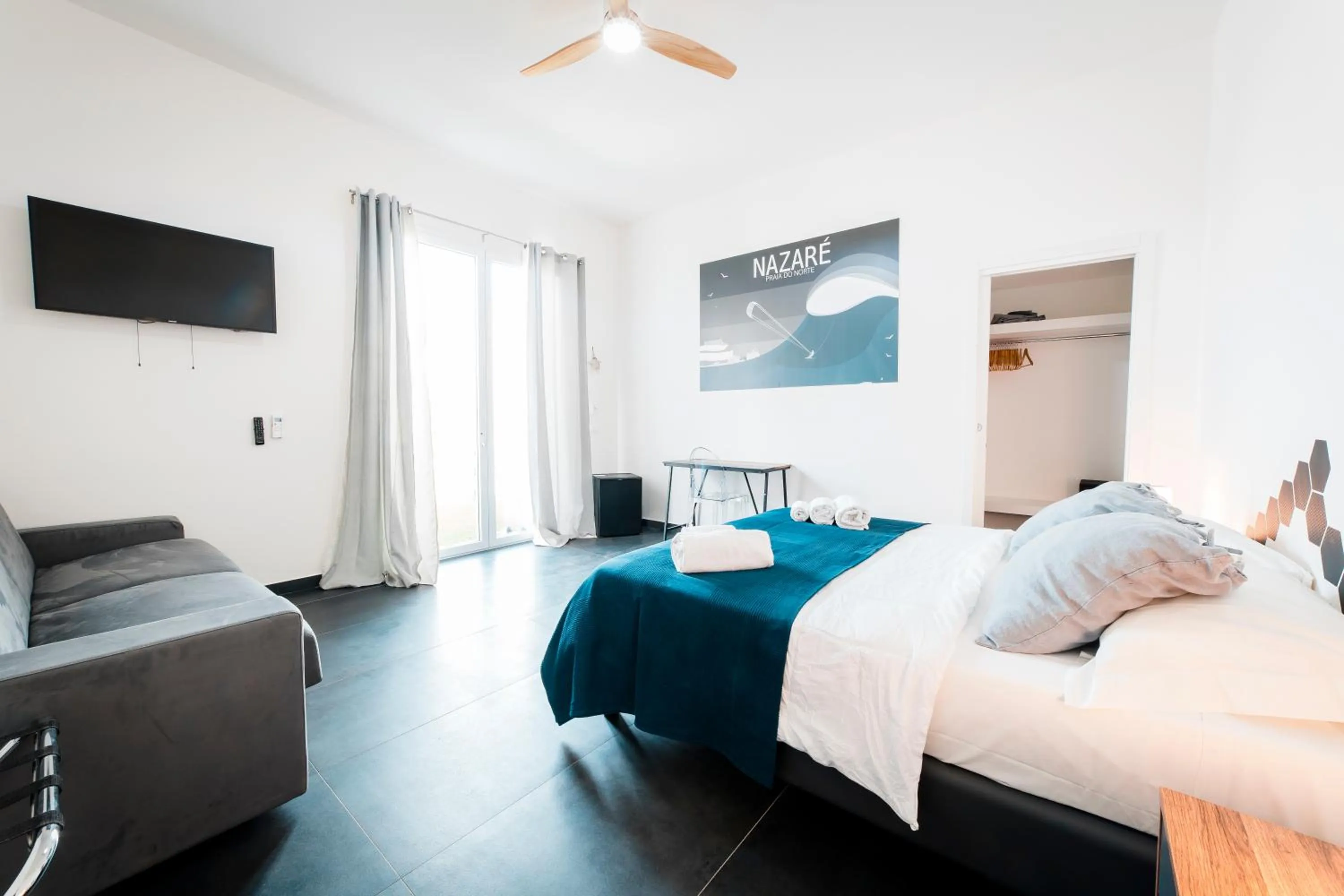 Bed in Sunset Wave - STAGNONE KITESURF VILLAGE