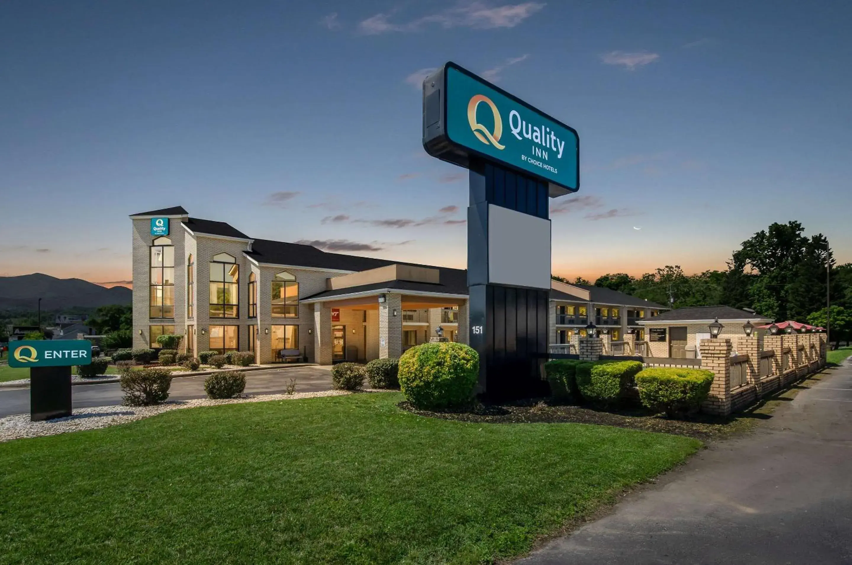 Property building in Quality Inn Salem - I-81 Property building in Quality Inn Salem - I-81