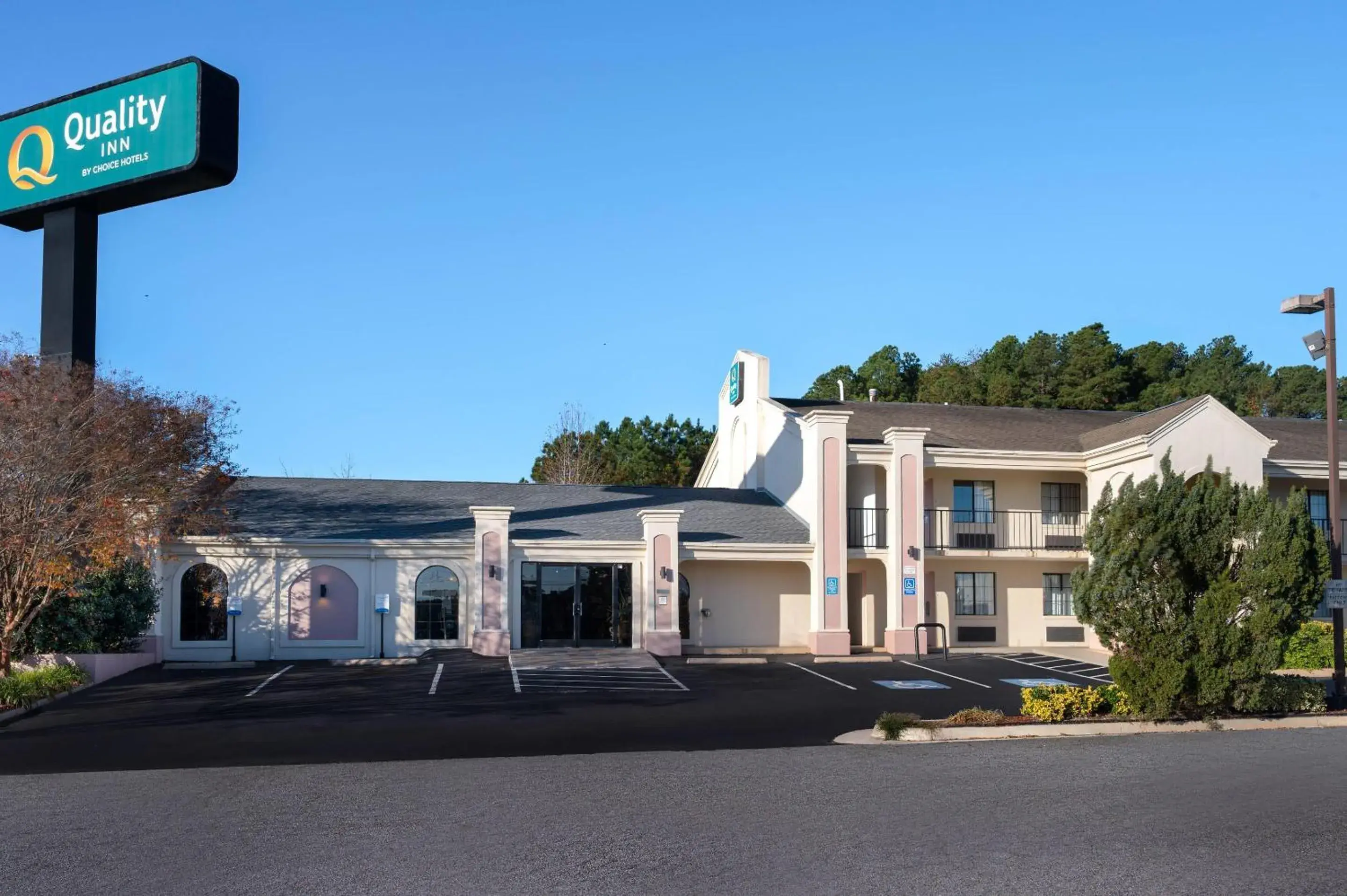 Property building in Quality Inn South Hill I-85 Property building in Quality Inn South Hill I-85