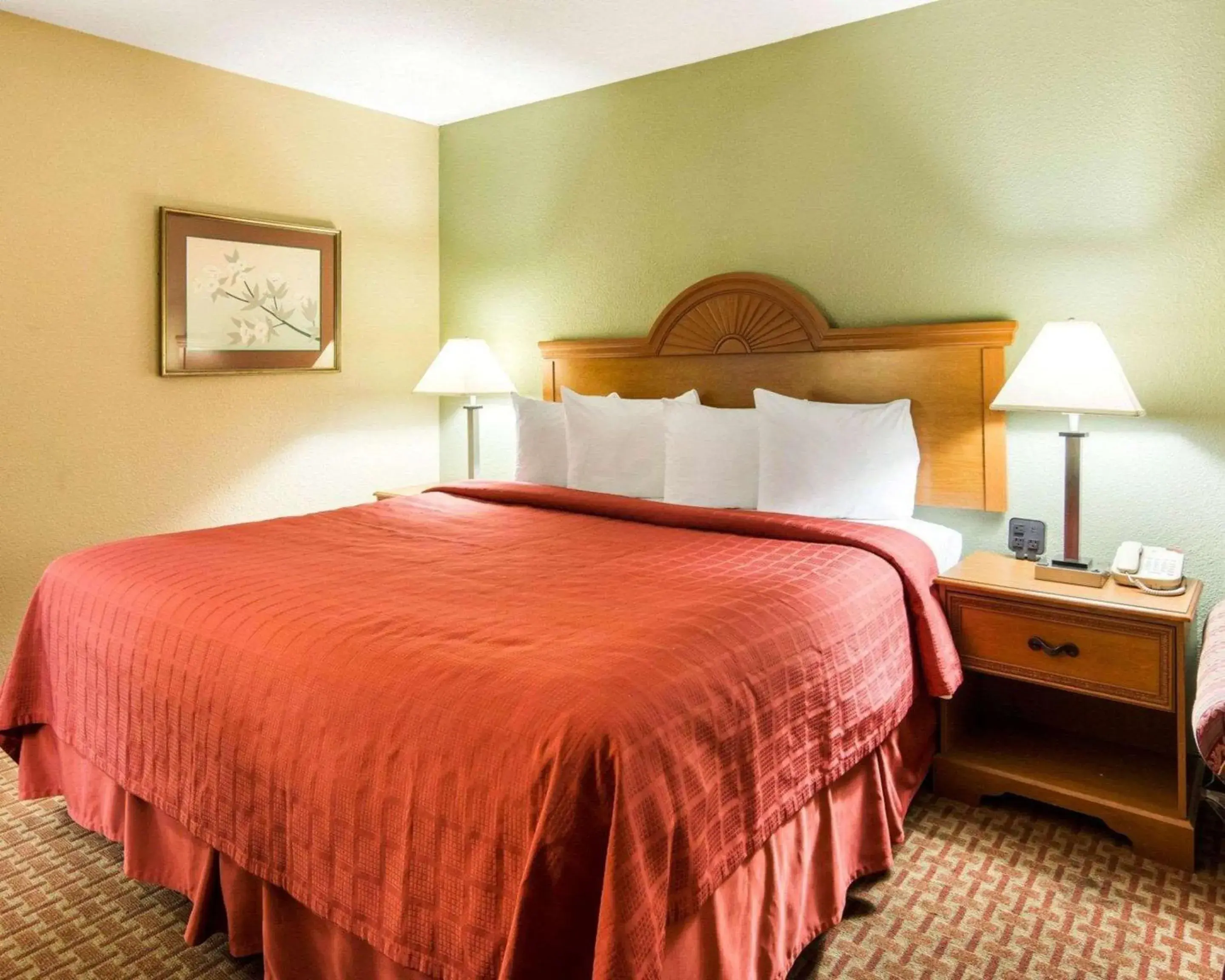 Photo of the whole room in Quality Inn South Hill I-85 Photo of the whole room in Quality Inn South Hill I-85