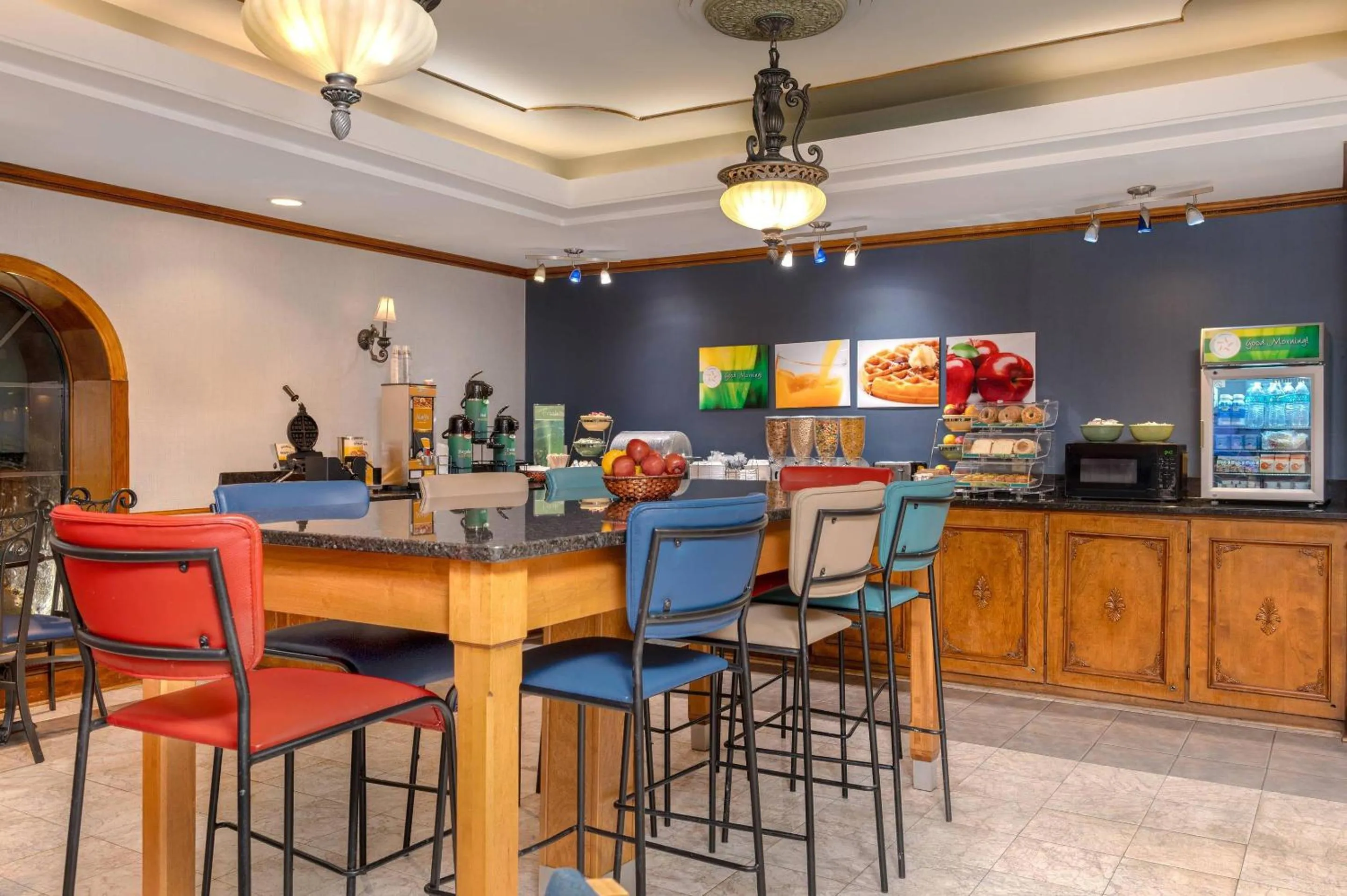 Breakfast in Quality Inn South Hill I-85