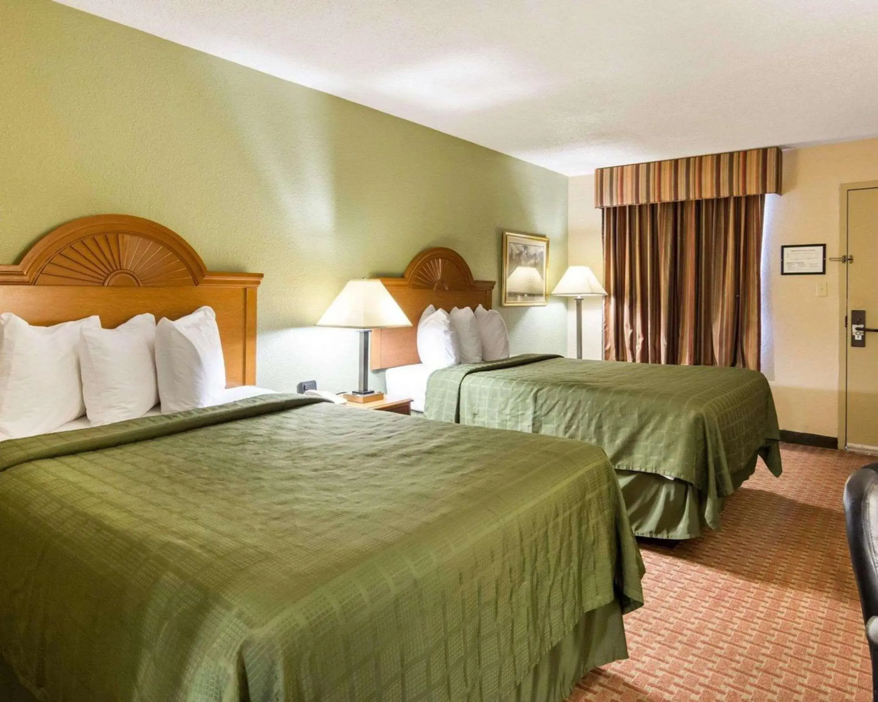 Photo of the whole room, Bed in Quality Inn South Hill I-85 Photo of the whole room, Bed in Quality Inn South Hill I-85