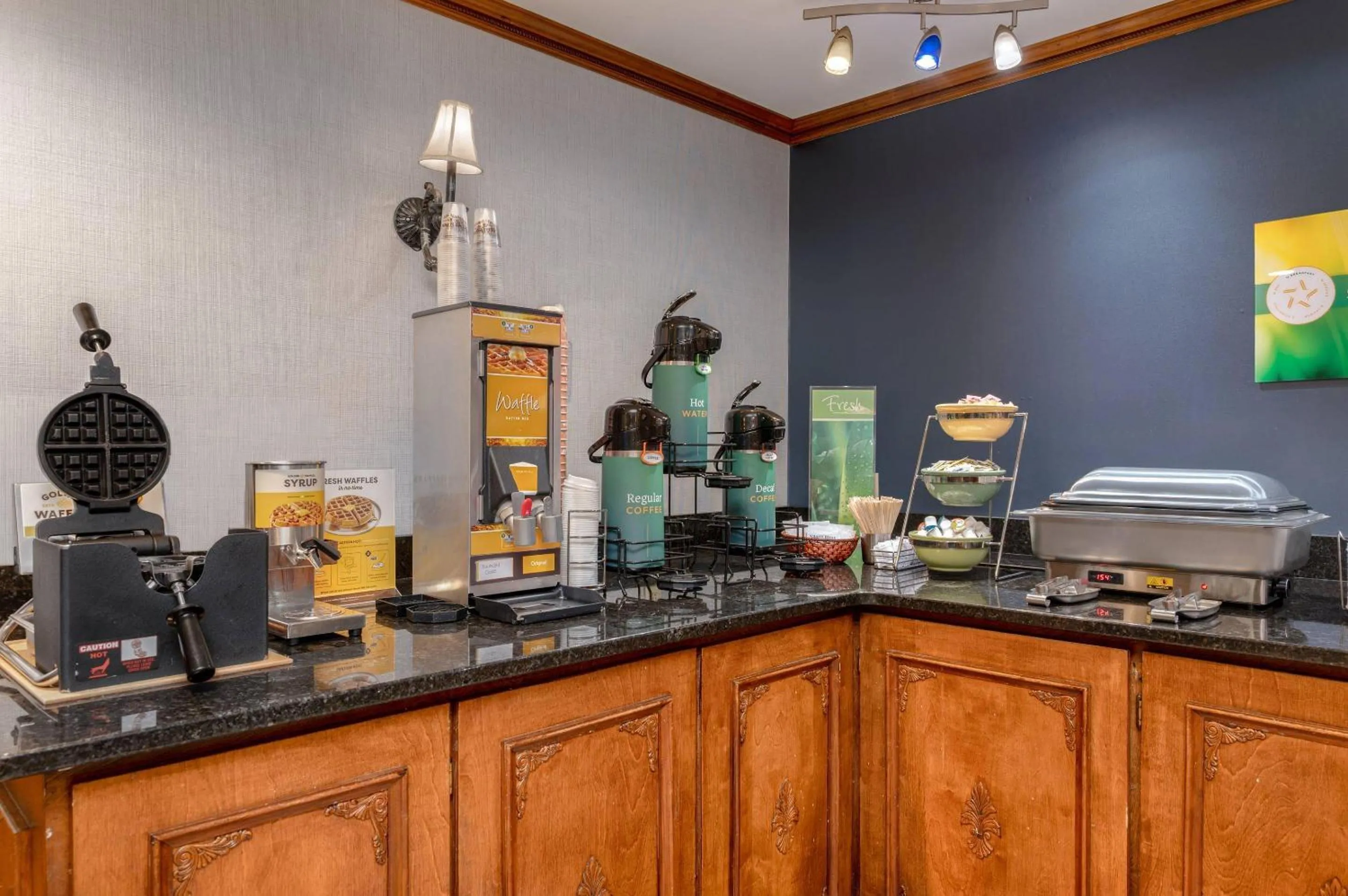 Breakfast in Quality Inn South Hill I-85