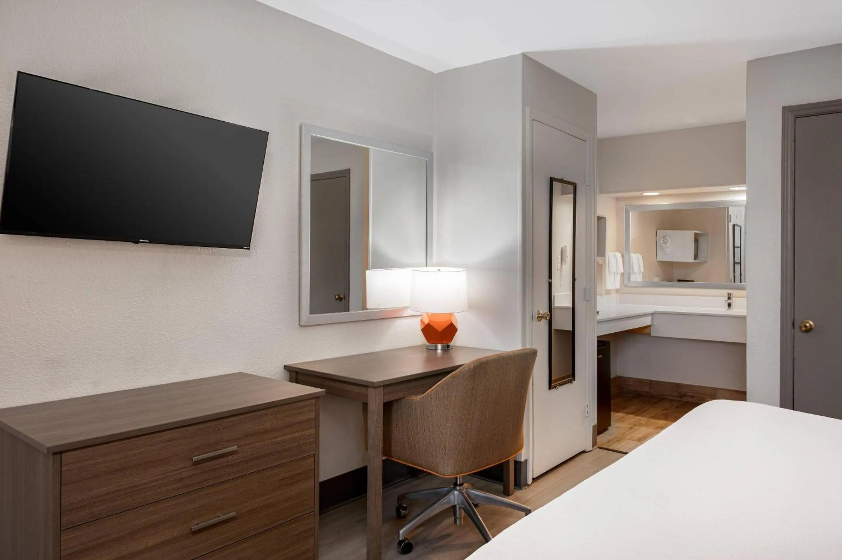 Bedroom, Bed in Quality Inn South Hill I-85