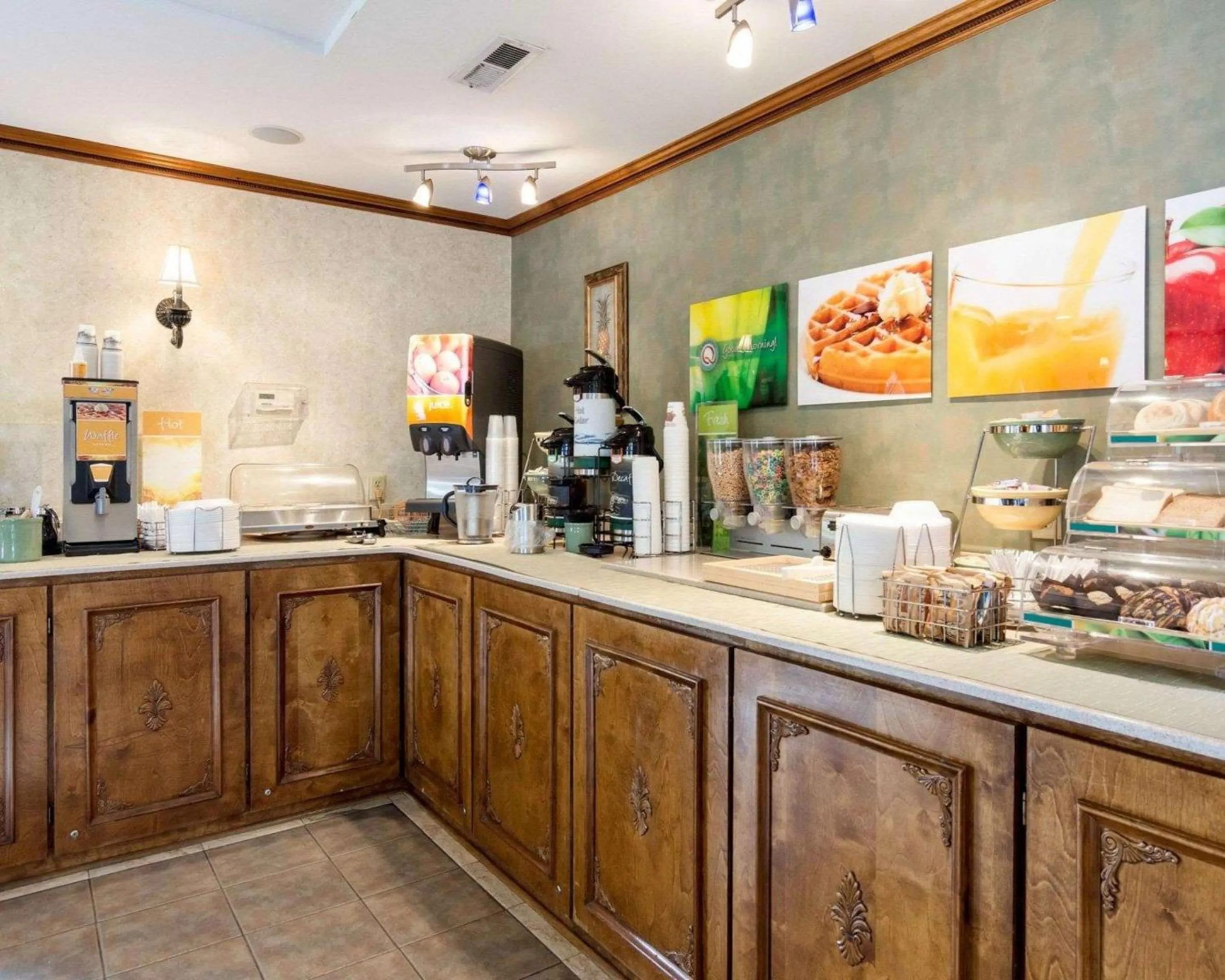 Restaurant/places to eat in Quality Inn South Hill I-85