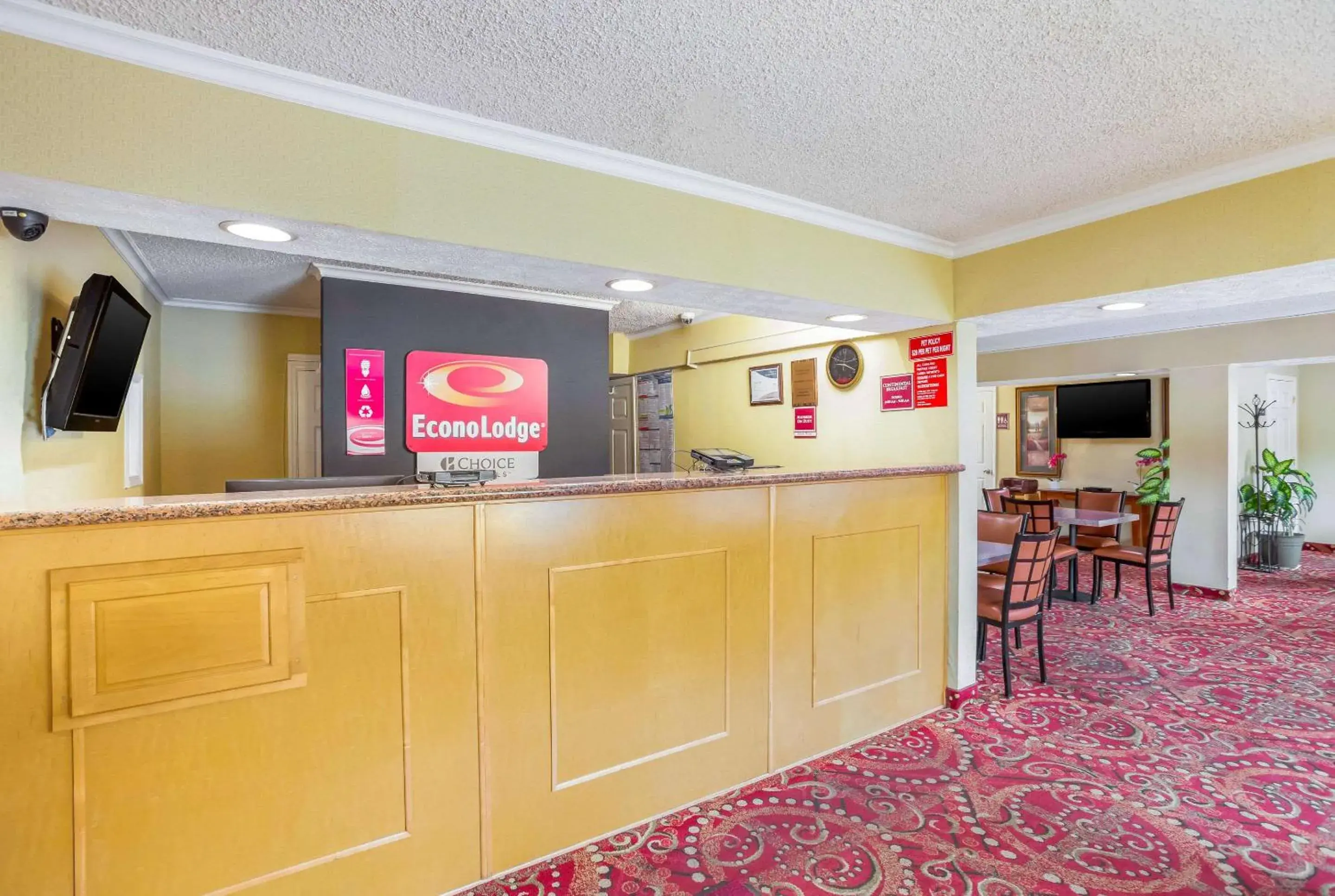 Lobby or reception in Econo Lodge Huntington - Barboursville University Area Lobby or reception in Econo Lodge Huntington - Barboursville University Area