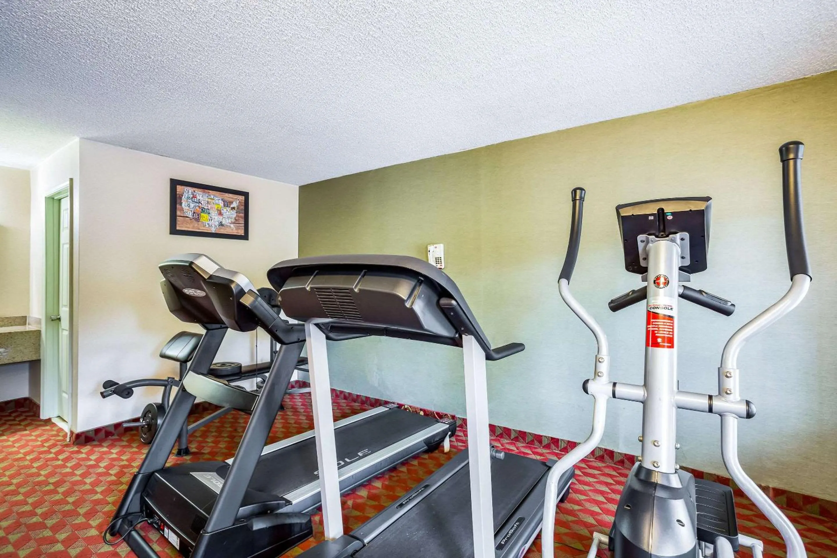Fitness centre/facilities in Econo Lodge Huntington - Barboursville University Area