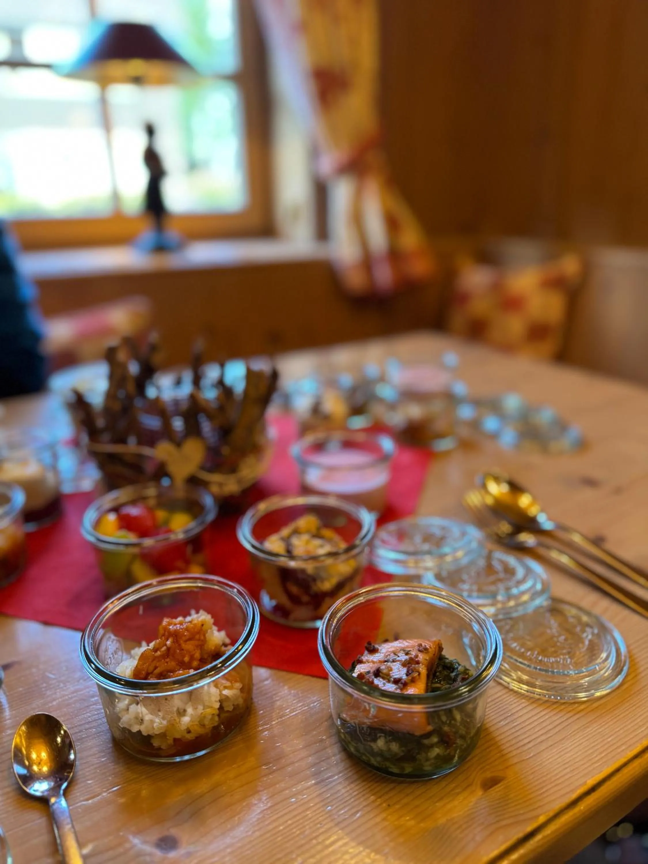 Lunch in Schwarzwald Wellnesshotel SAIGERHÖH I Spa Golf & Wandern über dem Titisee