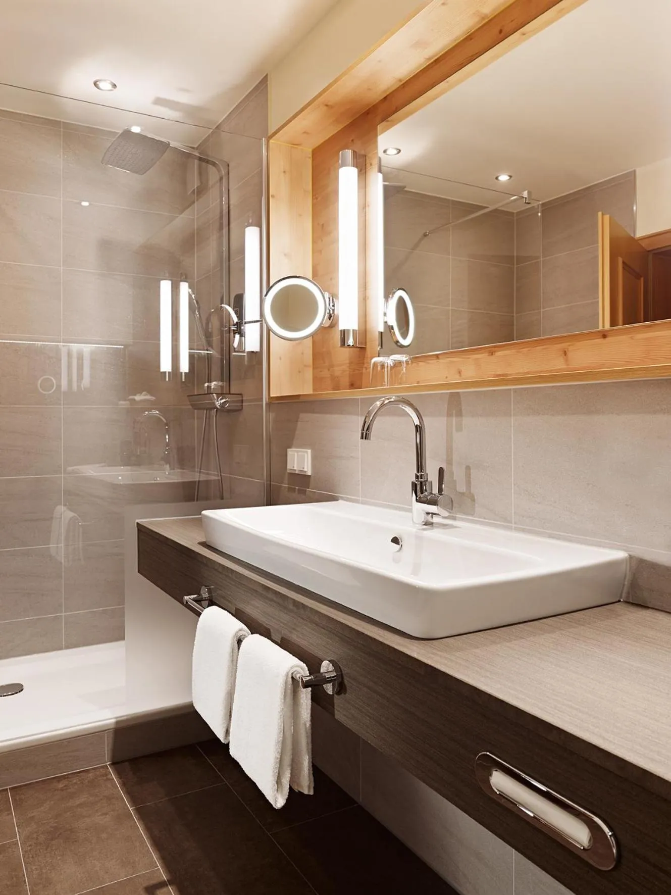 Bathroom in Schwarzwald Wellnesshotel SAIGERHÖH I Spa Golf & Wandern über dem Titisee