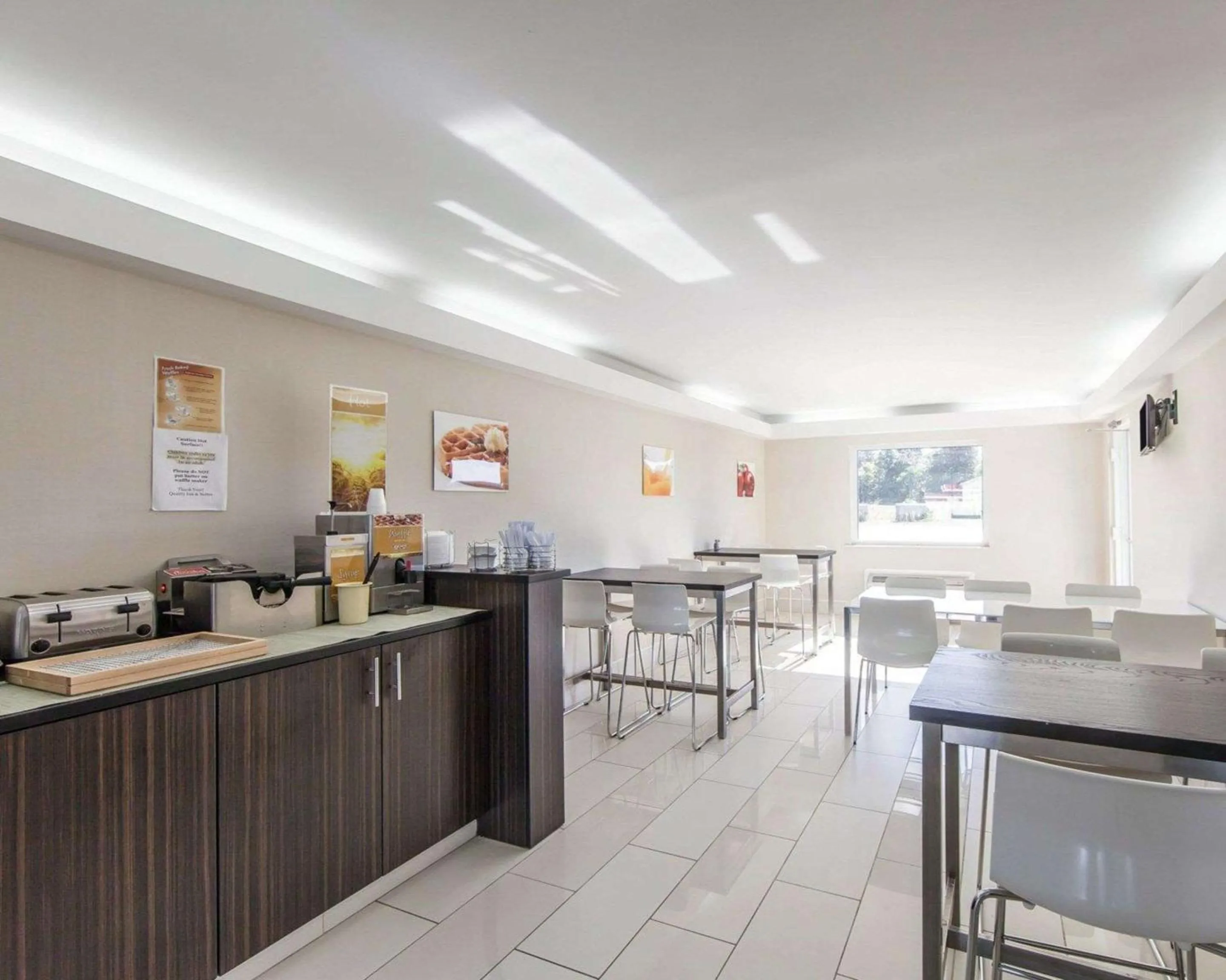 Restaurant/places to eat in Quality Inn & Suites