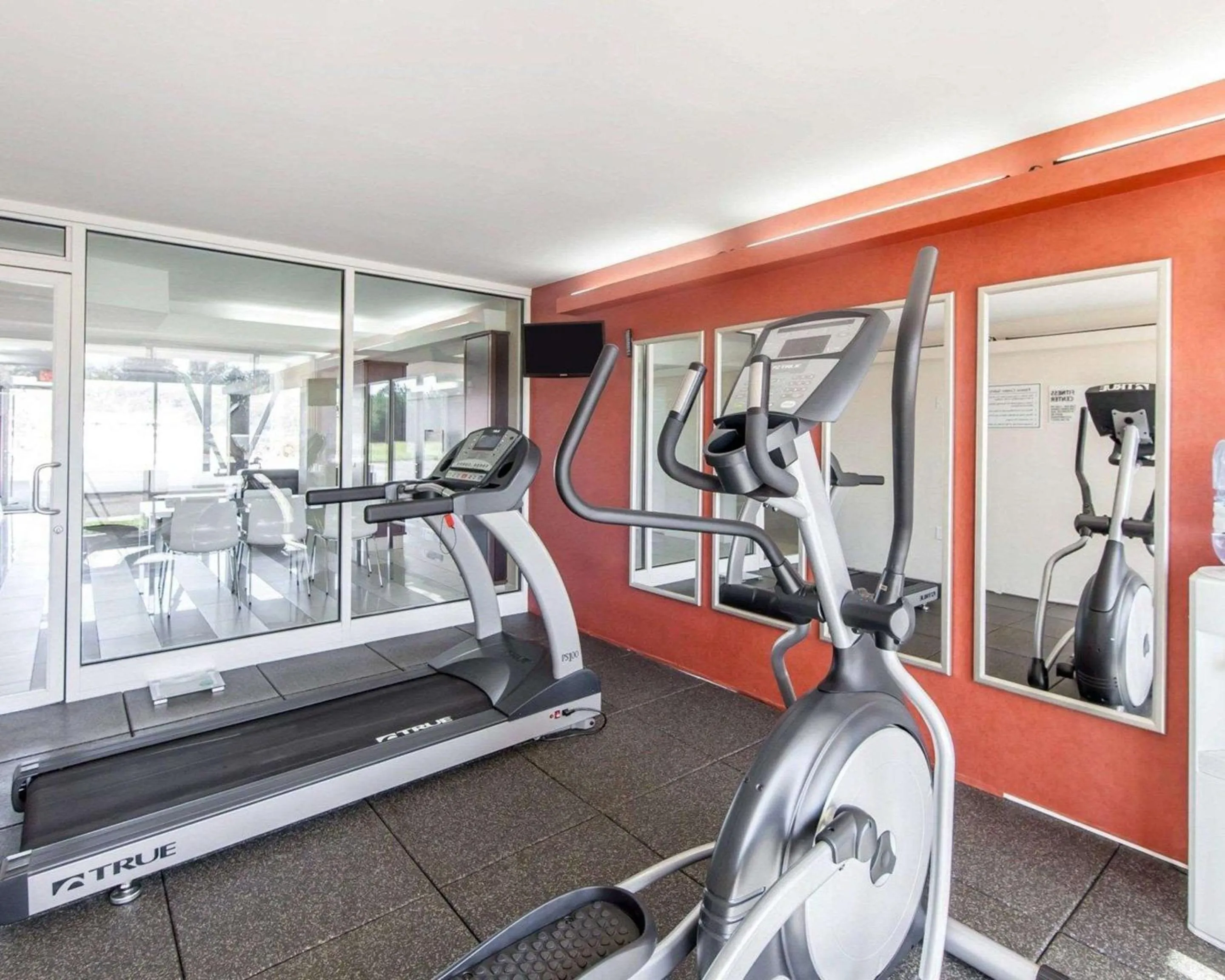 Fitness centre/facilities in Quality Inn & Suites
