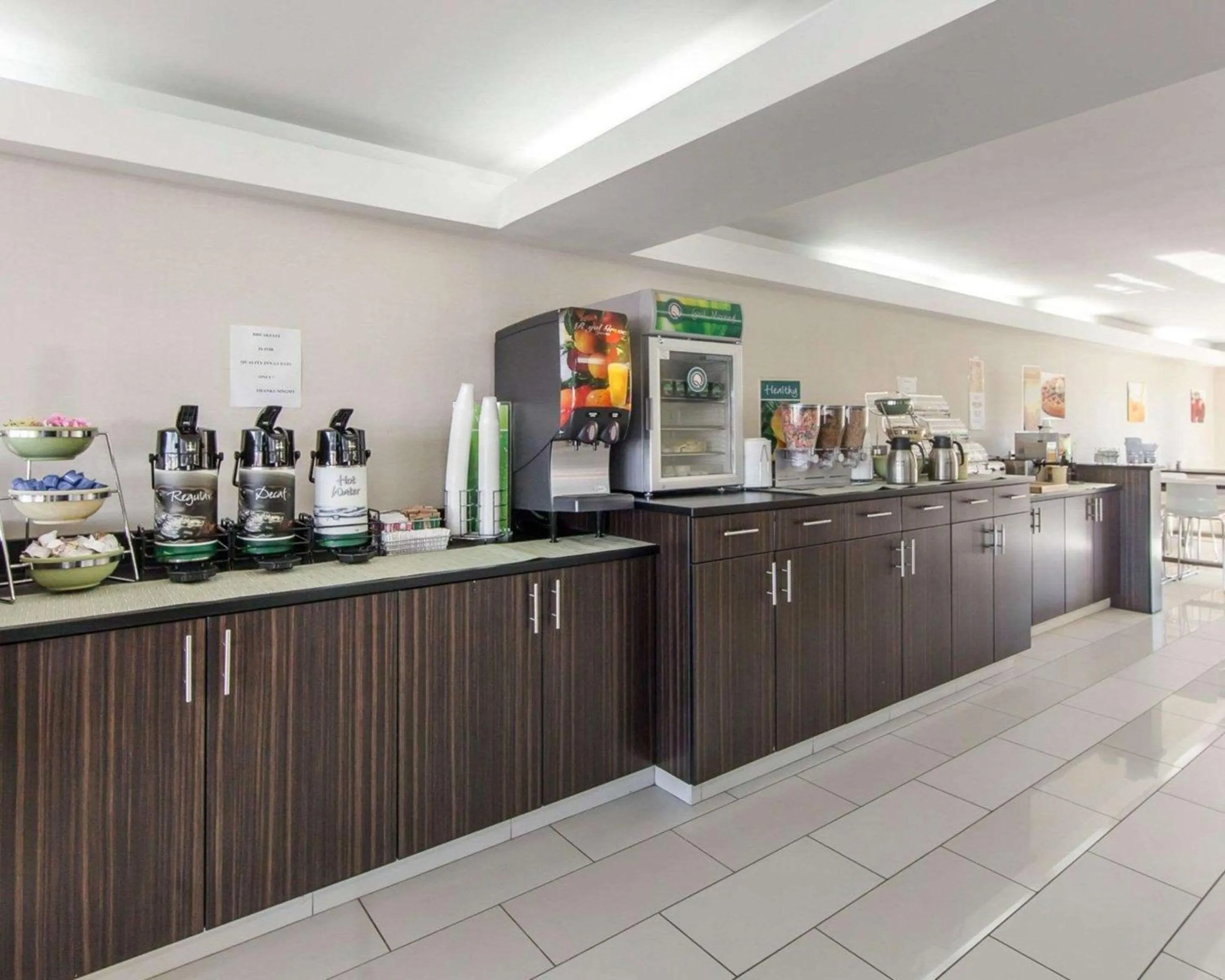 Restaurant/places to eat in Quality Inn & Suites