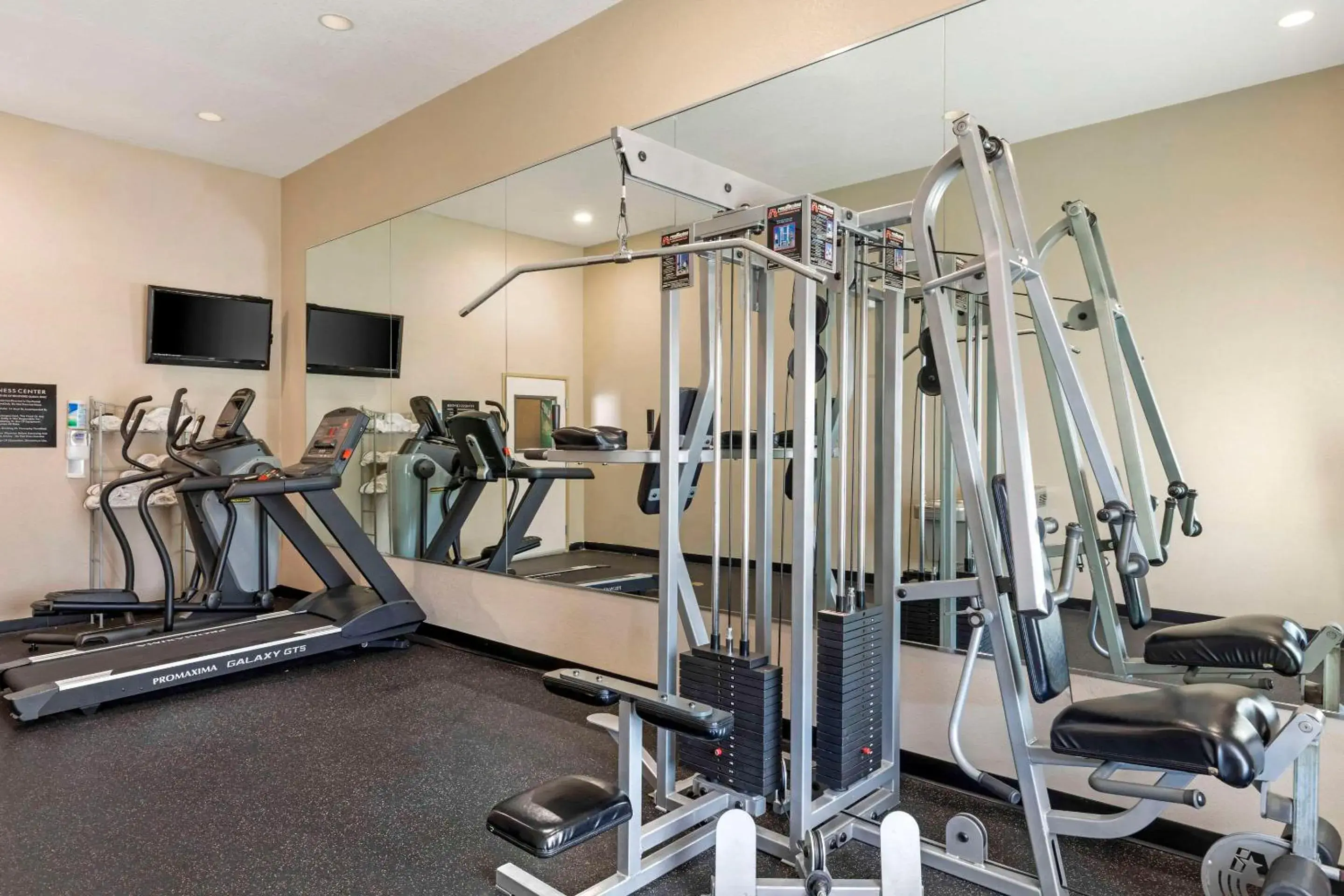 Fitness centre/facilities in Quality Inn and Suites Groesbeck Fitness centre/facilities in Quality Inn and Suites Groesbeck