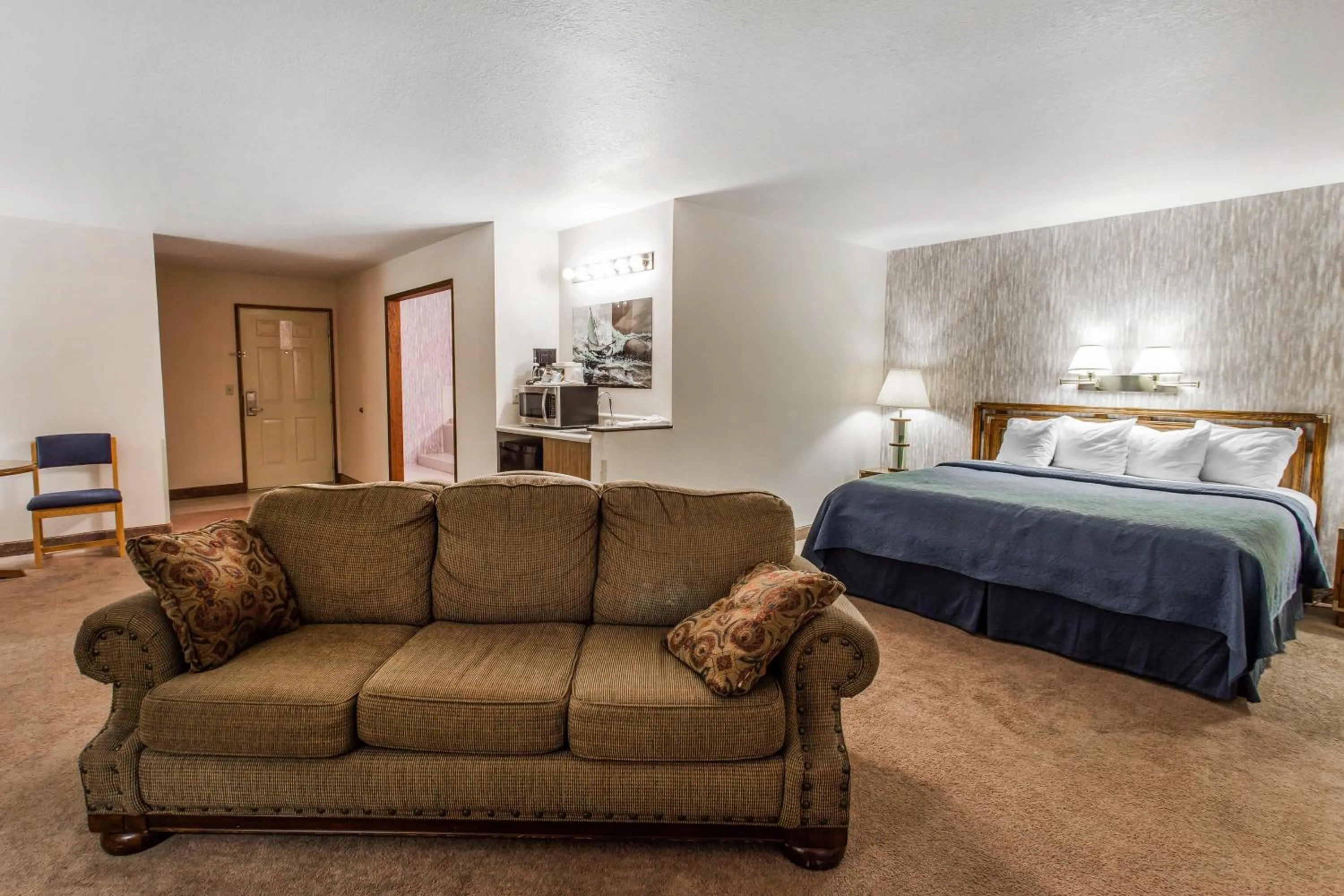 Photo of the whole room, Bed in Quality Inn & Suites Goldendale