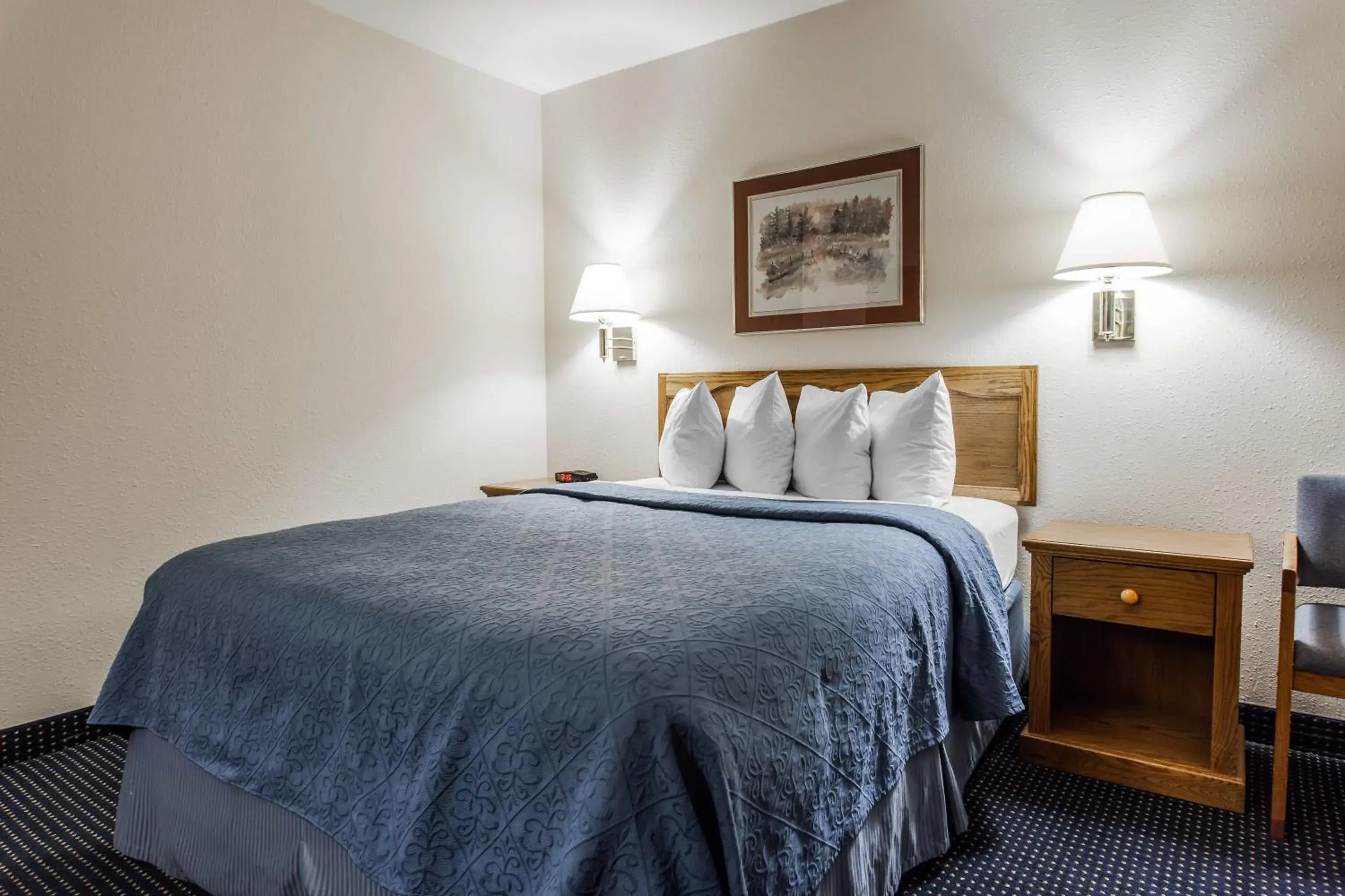 Photo of the whole room, Bed in Quality Inn & Suites Goldendale Photo of the whole room, Bed in Quality Inn & Suites Goldendale