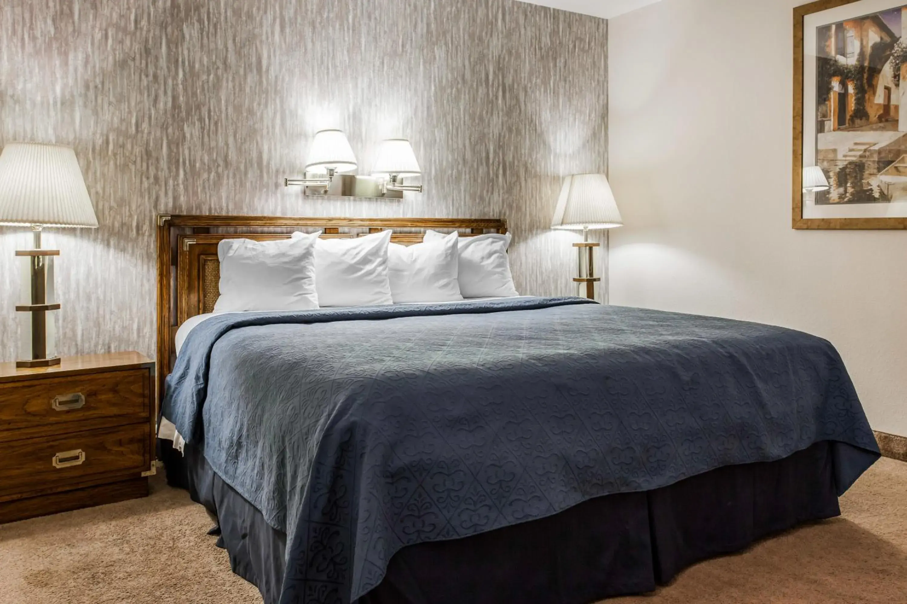 Photo of the whole room, Bed in Quality Inn & Suites Goldendale Photo of the whole room, Bed in Quality Inn & Suites Goldendale