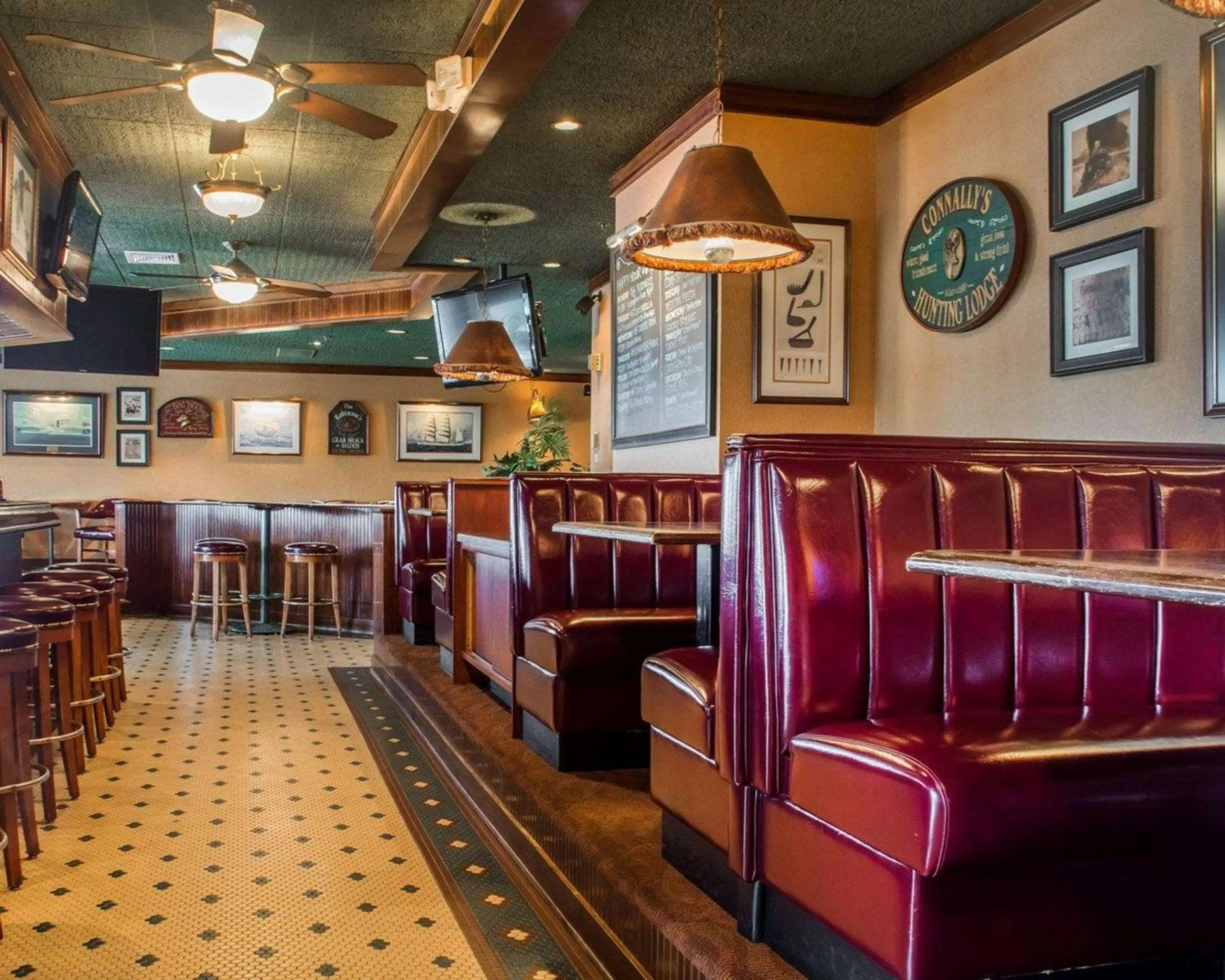 Restaurant/places to eat in Clarion Hotel & Suites Riverfront