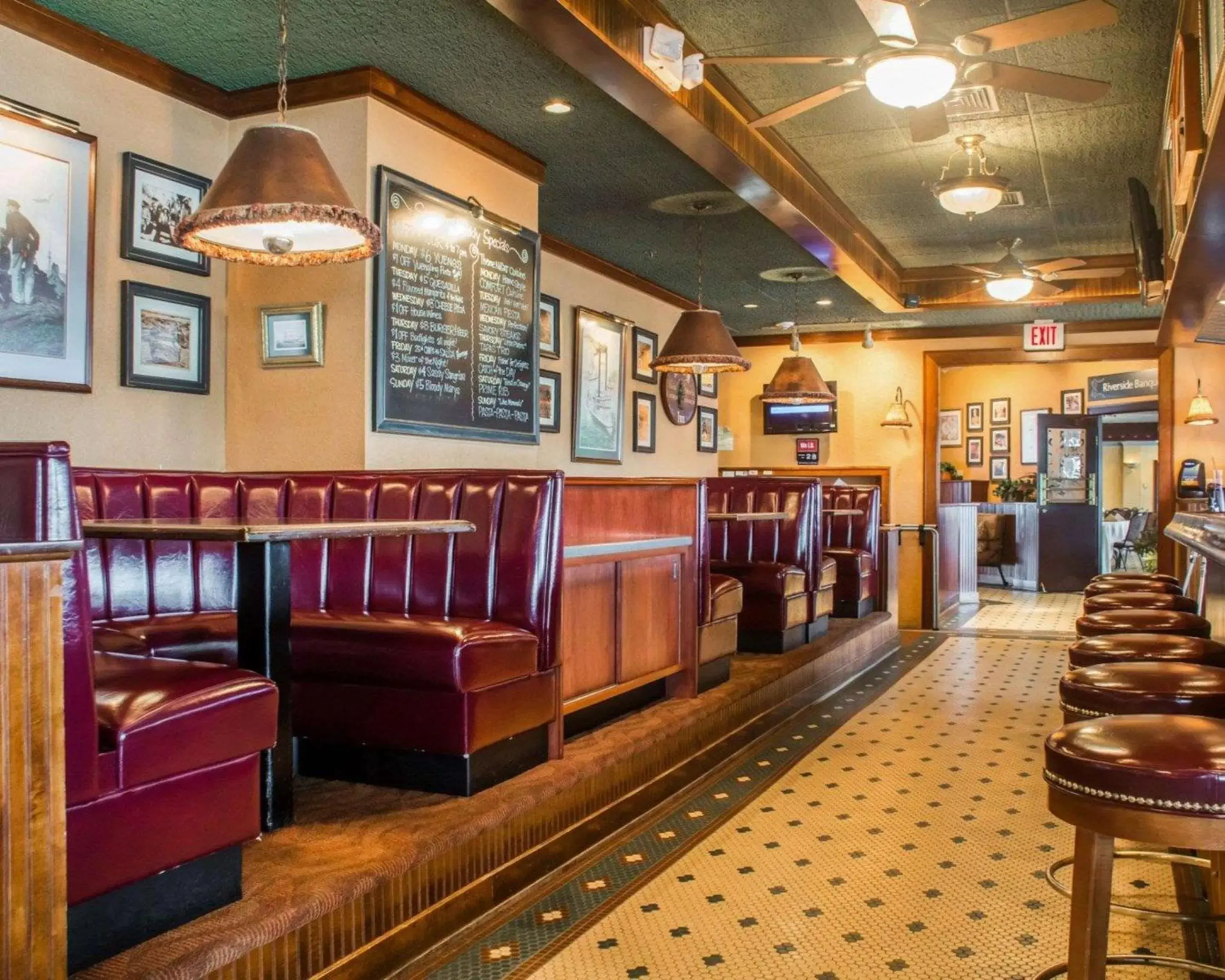 Restaurant/places to eat in Clarion Hotel & Suites Riverfront Restaurant/places to eat in Clarion Hotel & Suites Riverfront