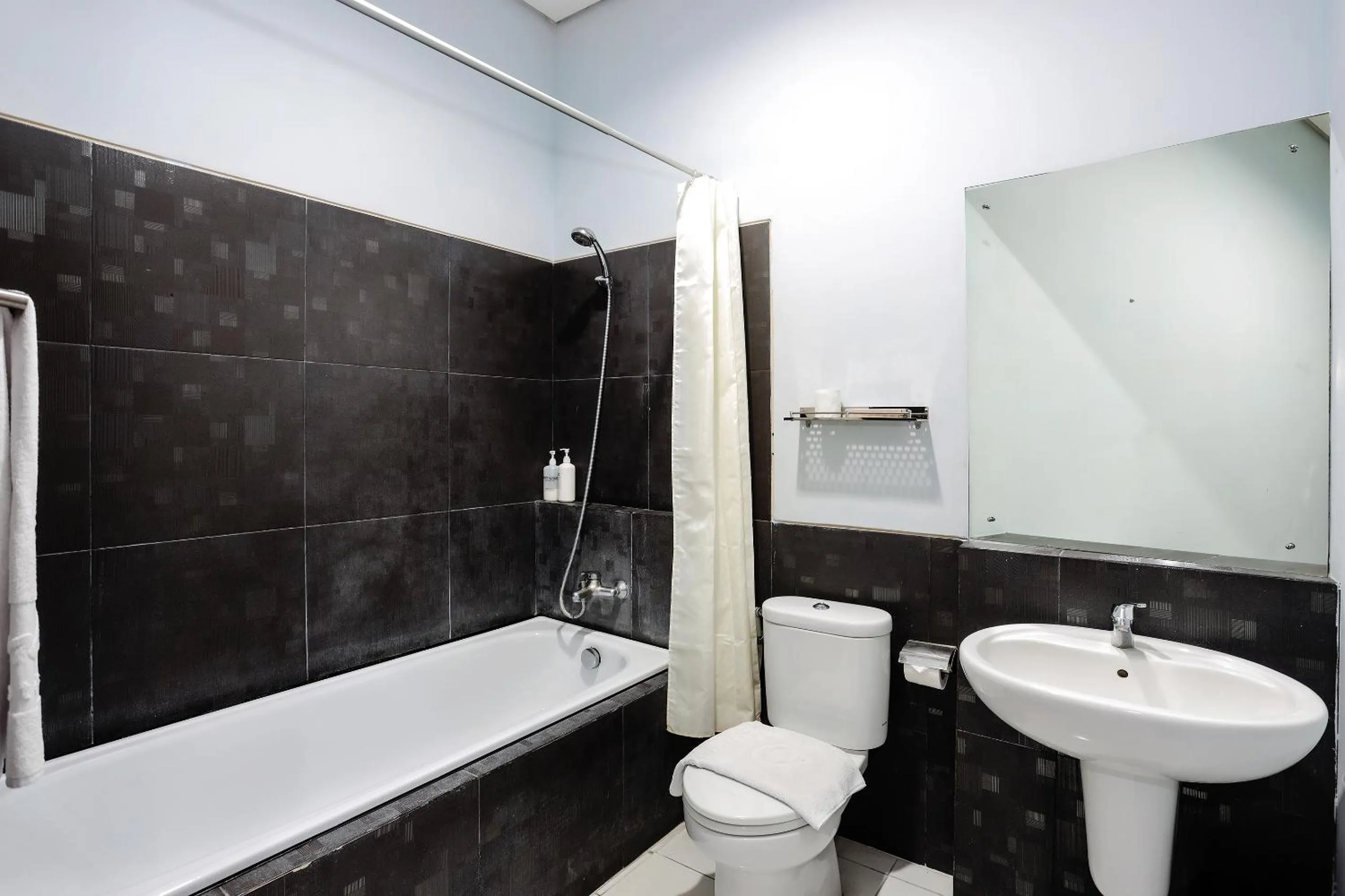 Bathroom in Jambuluwuk Mansion Pakubuwono