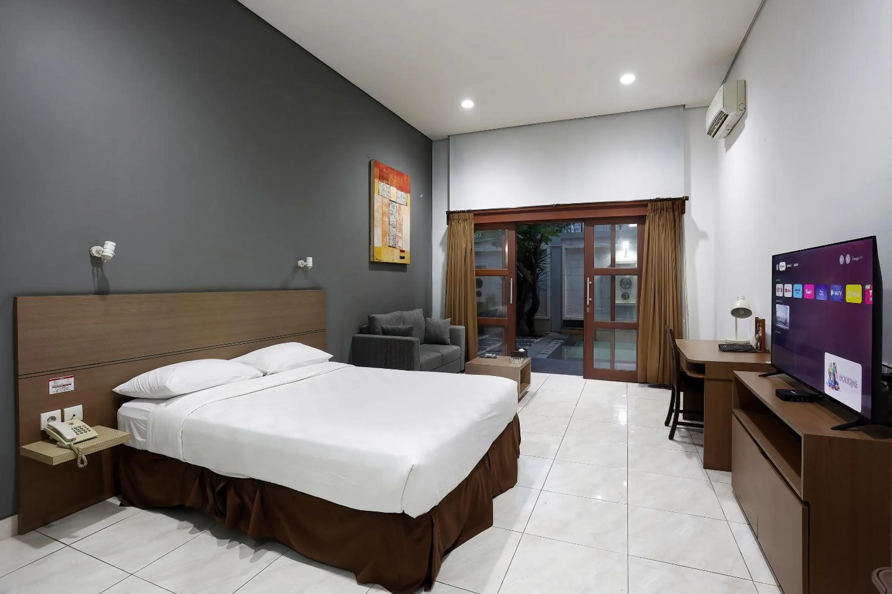 Bedroom, Bed in Jambuluwuk Mansion Pakubuwono