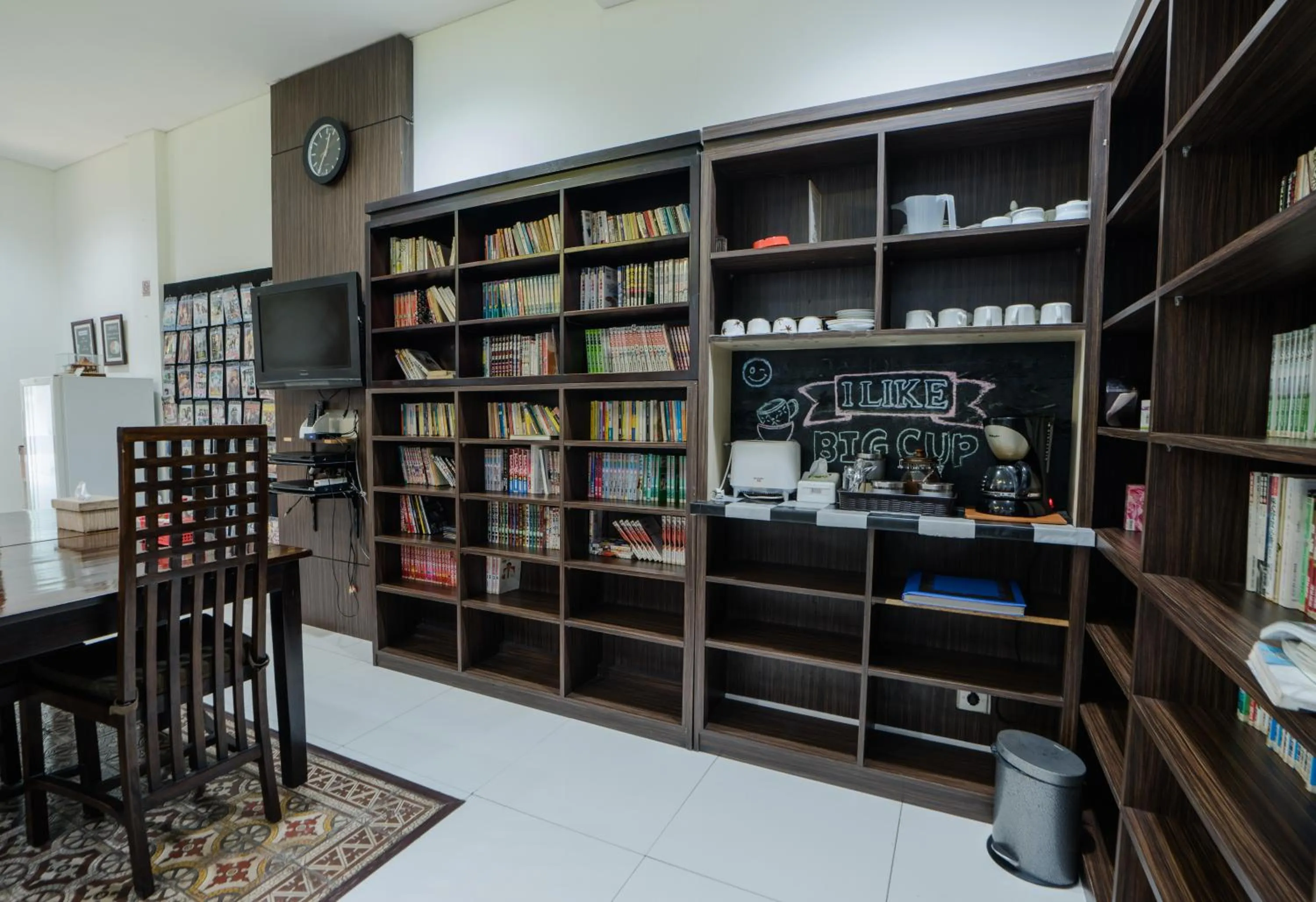 Library in Jambuluwuk Residence Menteng