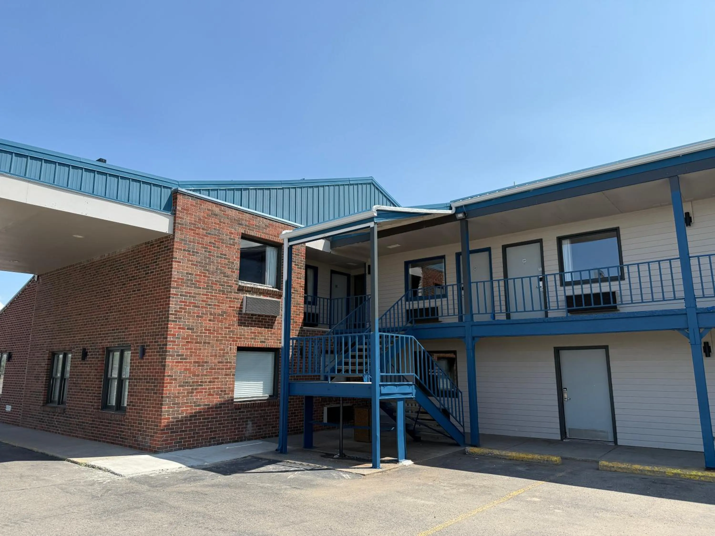 Property building in Hardin Lodge By Capital O Little Bighorn Battlefield I-90
