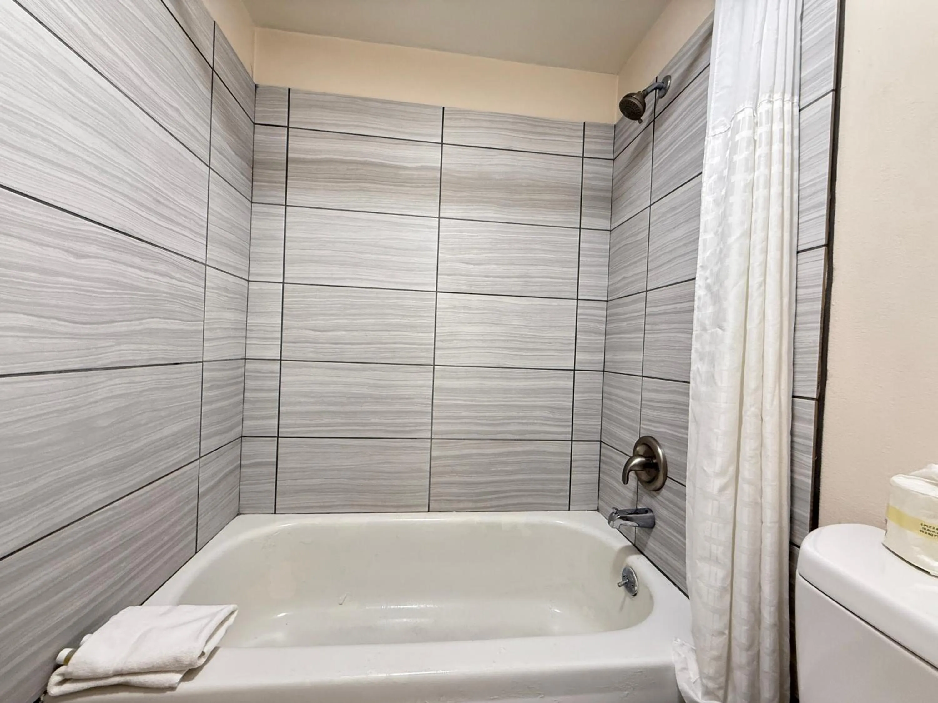 Bath in Hardin Lodge By Capital O Little Bighorn Battlefield I-90