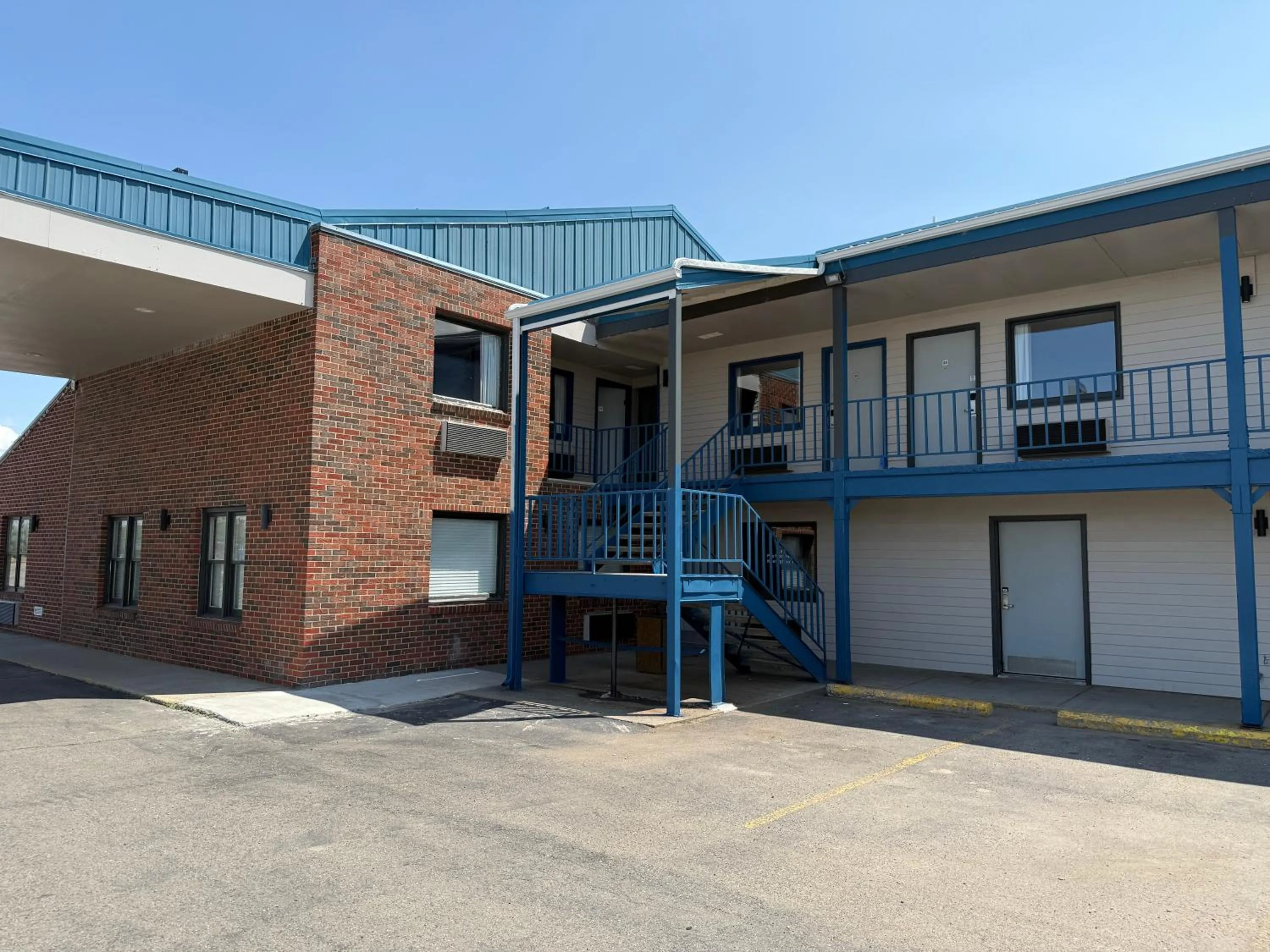 Property building in Hardin Lodge By Capital O Little Bighorn Battlefield I-90