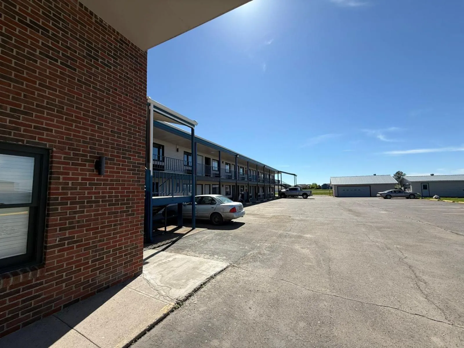 Parking in Hardin Lodge By Capital O Little Bighorn Battlefield I-90