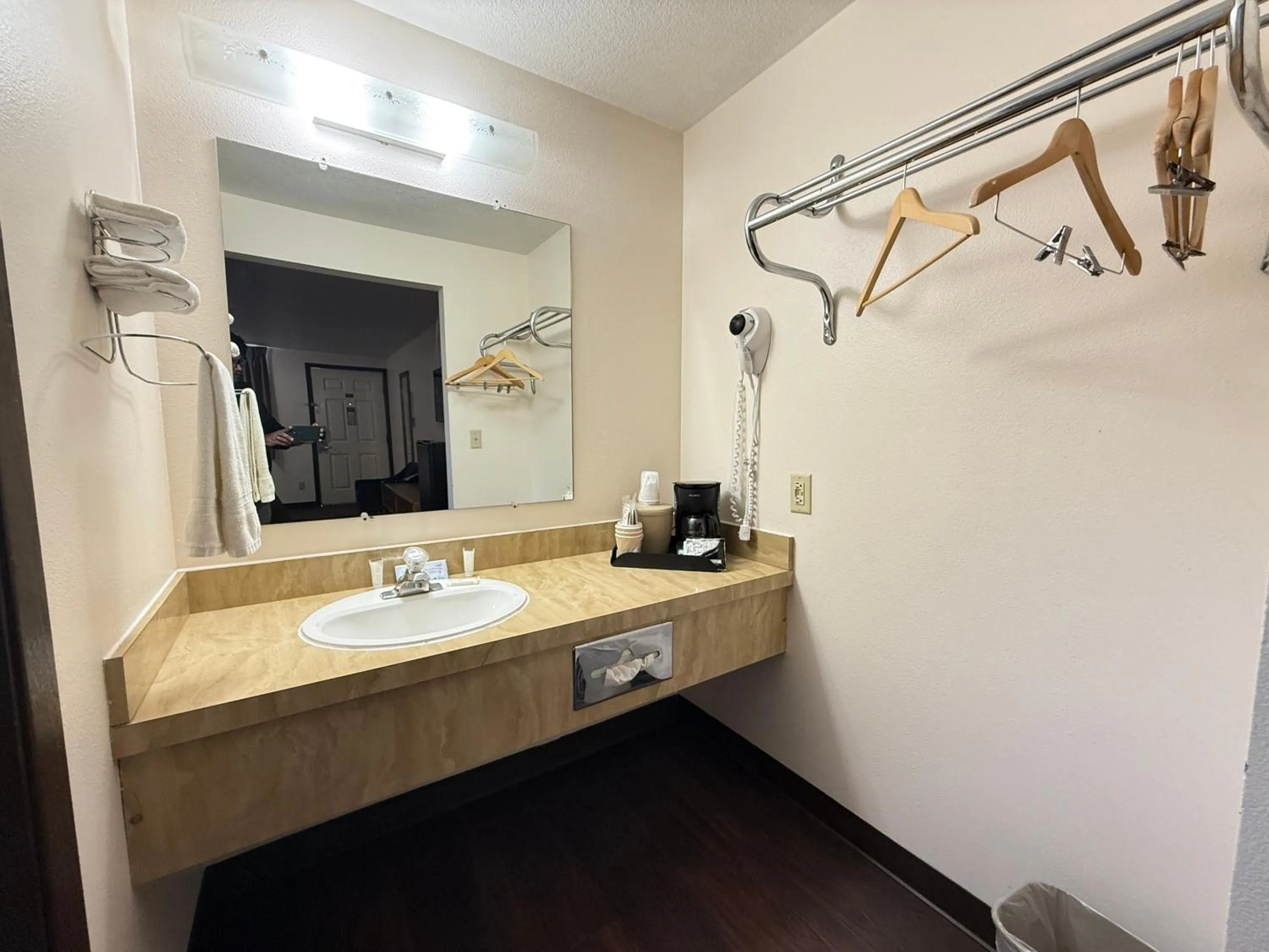 Bathroom in Hardin Lodge By Capital O Little Bighorn Battlefield I-90