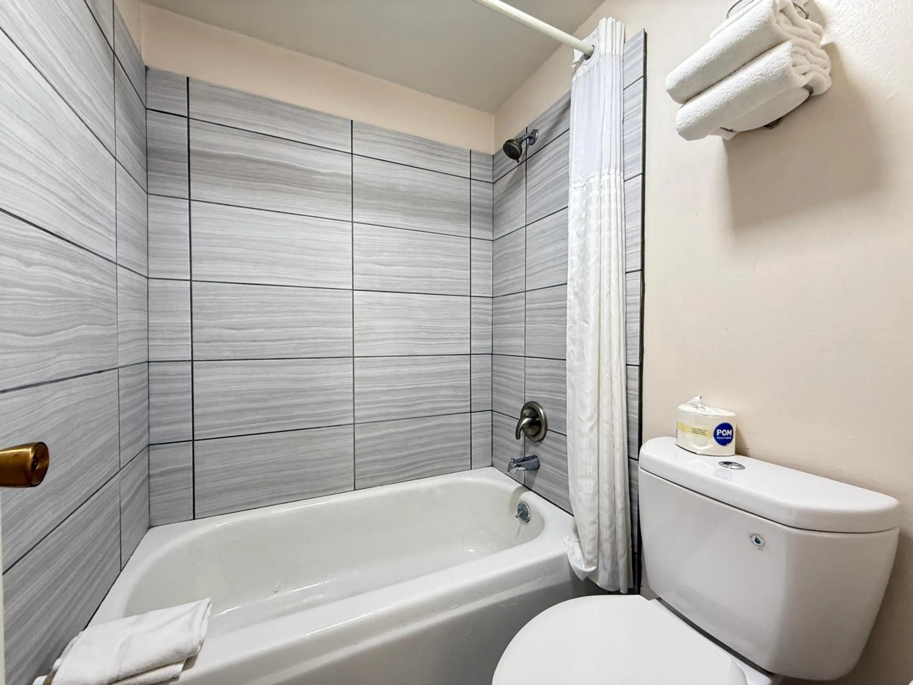 Bathroom in Hardin Lodge By Capital O Little Bighorn Battlefield I-90
