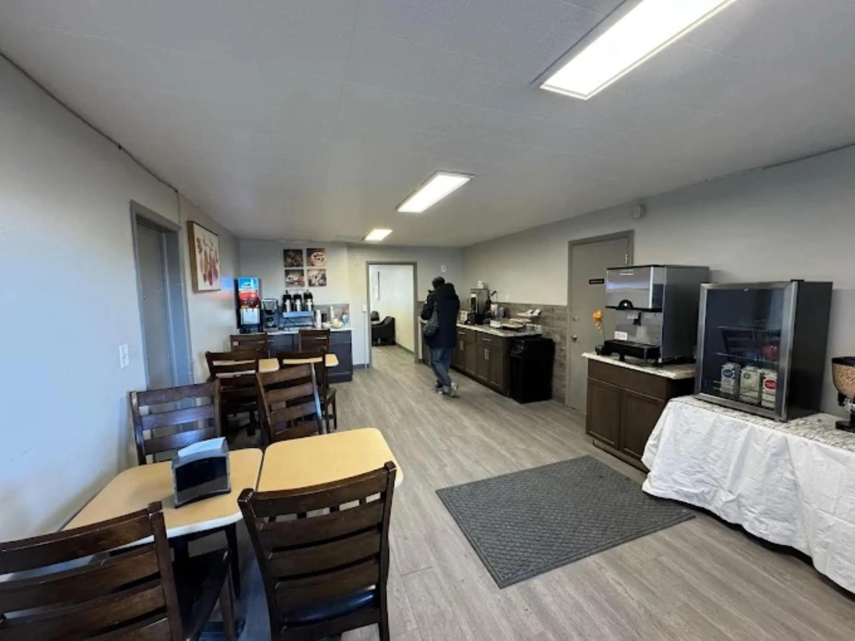 Breakfast in Hardin Lodge By Capital O Little Bighorn Battlefield I-90