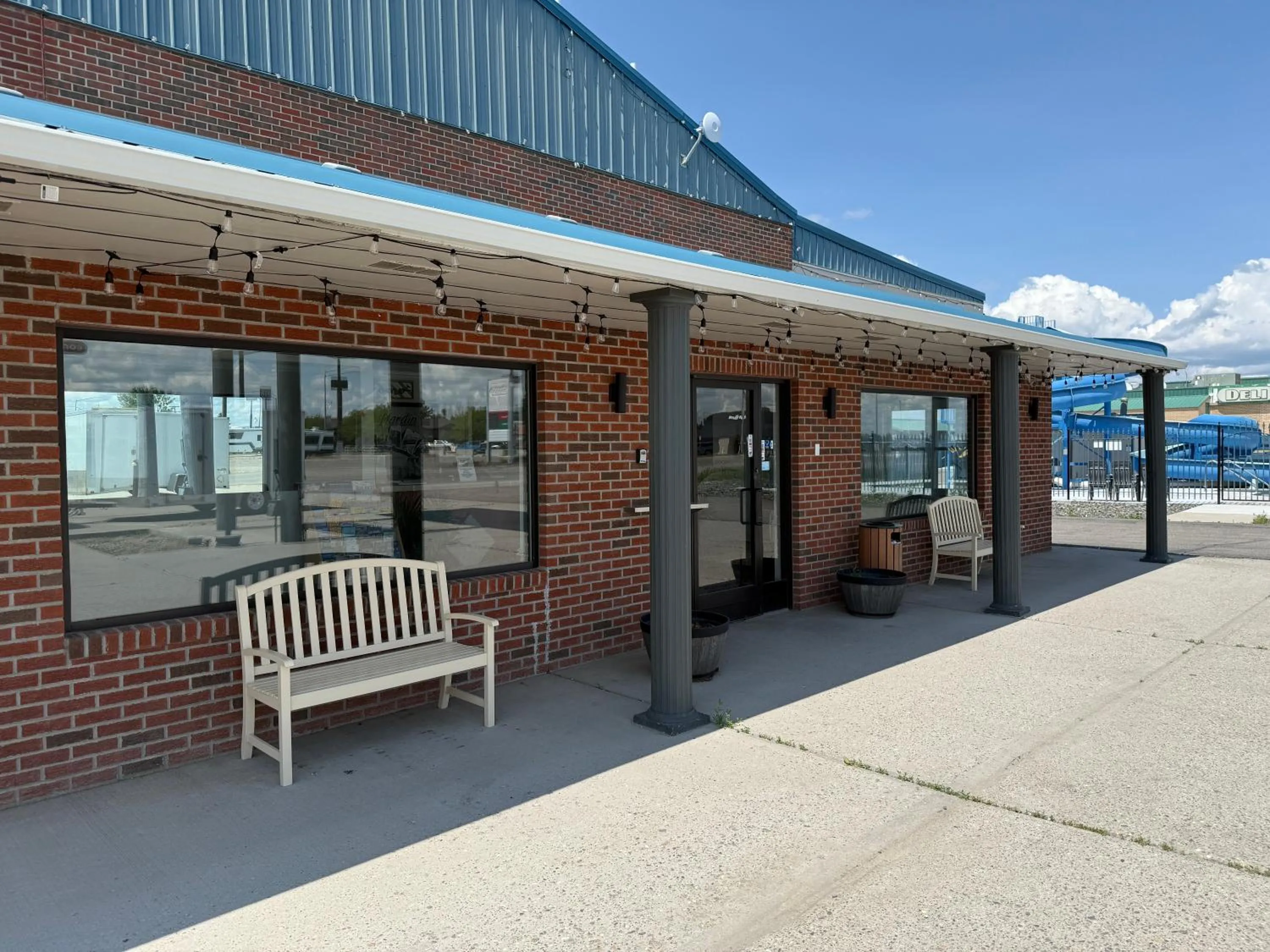 Facade/entrance in Hardin Lodge By Capital O Little Bighorn Battlefield I-90
