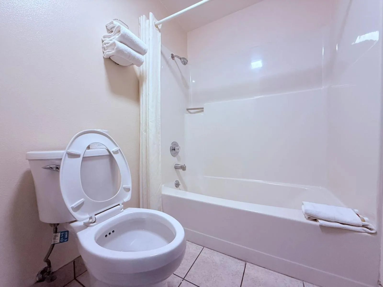 Bathroom in Hardin Lodge By Capital O Little Bighorn Battlefield I-90